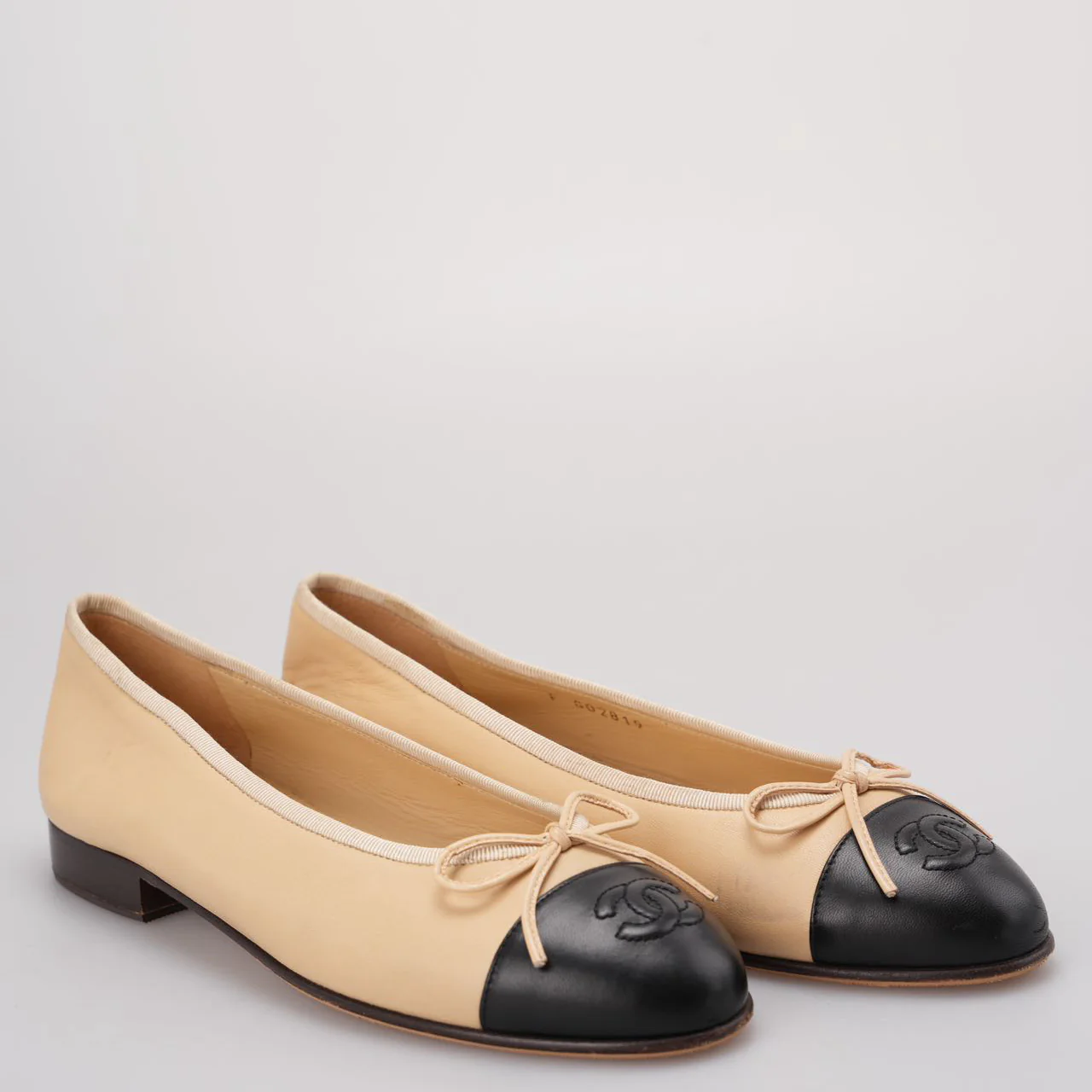 Chanel Classic Ballerina Flats In Lambleather black beige color size 37