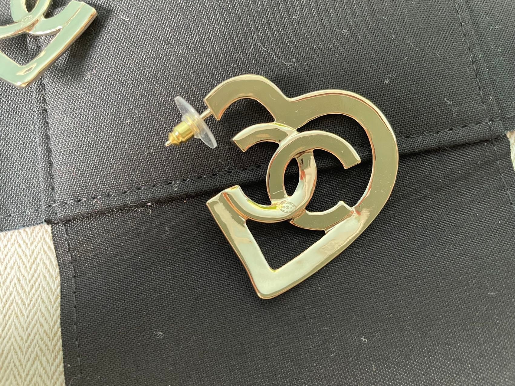 used-Chanel heart hoop earrings-MILOURA