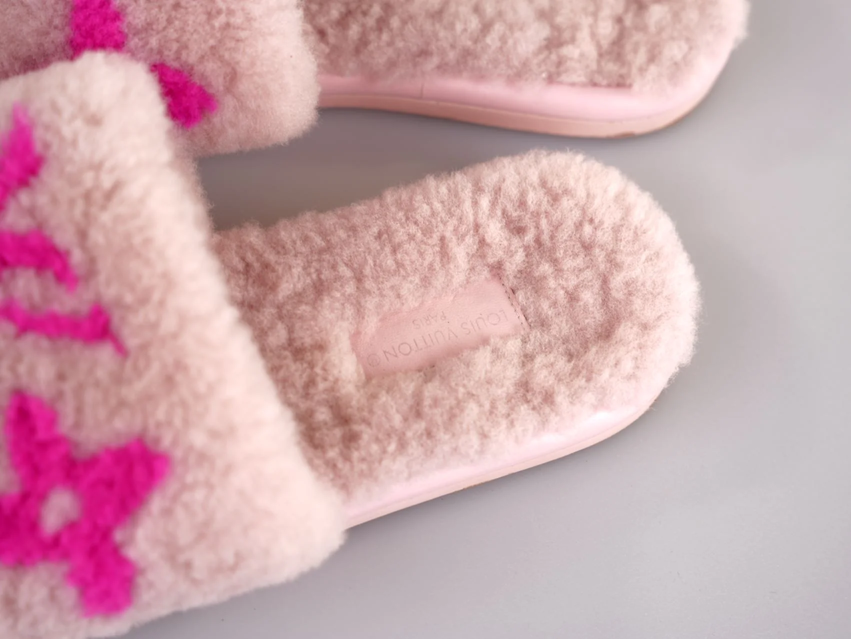 used-Louis Vuitton Shearling Magnetic Flat Mule 38 Rose Clair-MILOURA