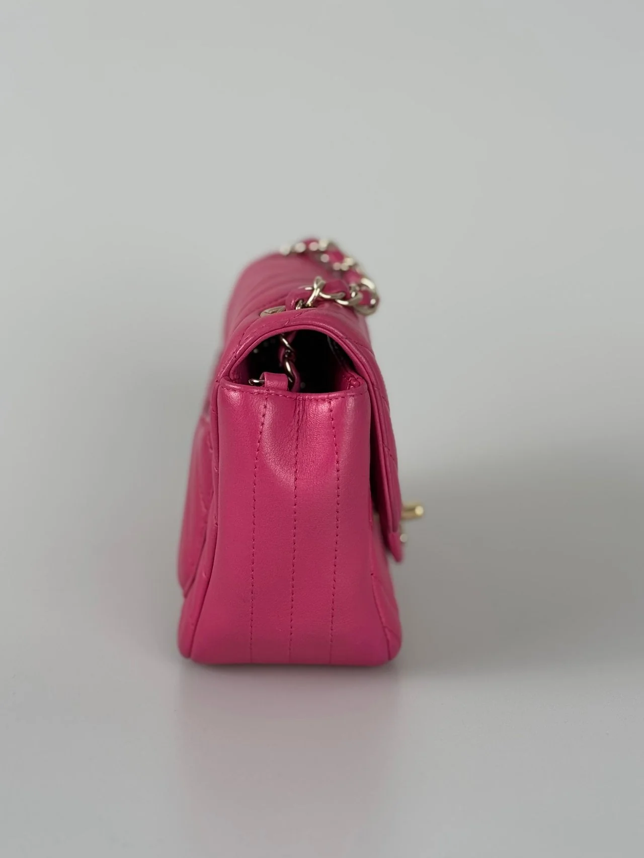 used-Chanel Pre-Owned mini Square Classic Chevron Flap Bag-MILOURA