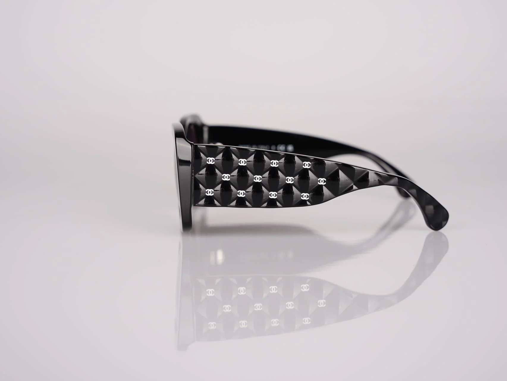 used-Chanel Sunglasses Black Polarized Gold Metal CC Logos with Gray Lenses-MILOURA