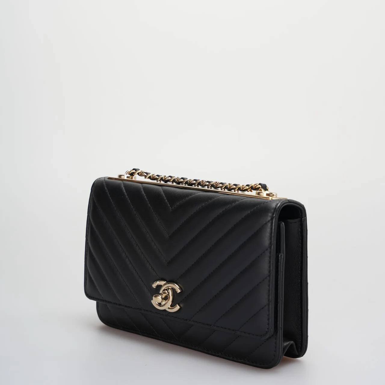 used-Chanel Lambskin Chevron Quilted Trendy CC Wallet On Chain WOC in Black-MILOURA