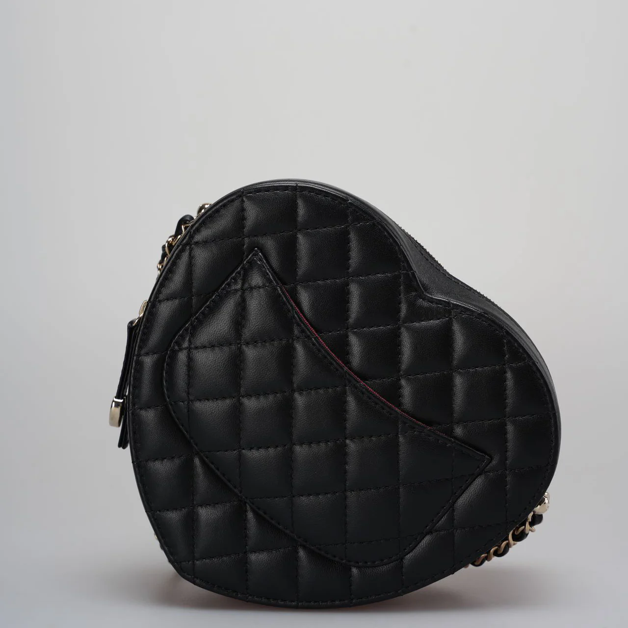 used-Chanel Lambskin Quilted CC In Love big Heart Clutch With Chain in Black-MILOURA