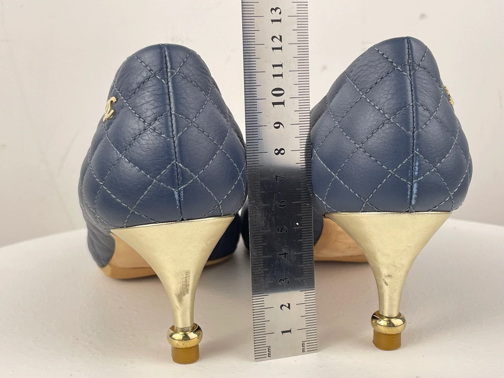 used-Chanel navy blackCalfskin Quilted Cap Toe Camellia Pumps 37.5 with Cc logo-MILOURA