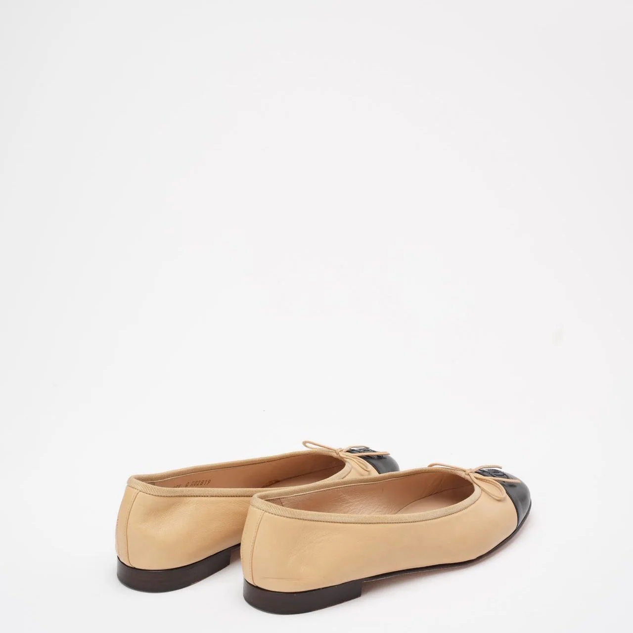 Chanel Beige / Black Leather CC Cap Toe Ballet Flats 39