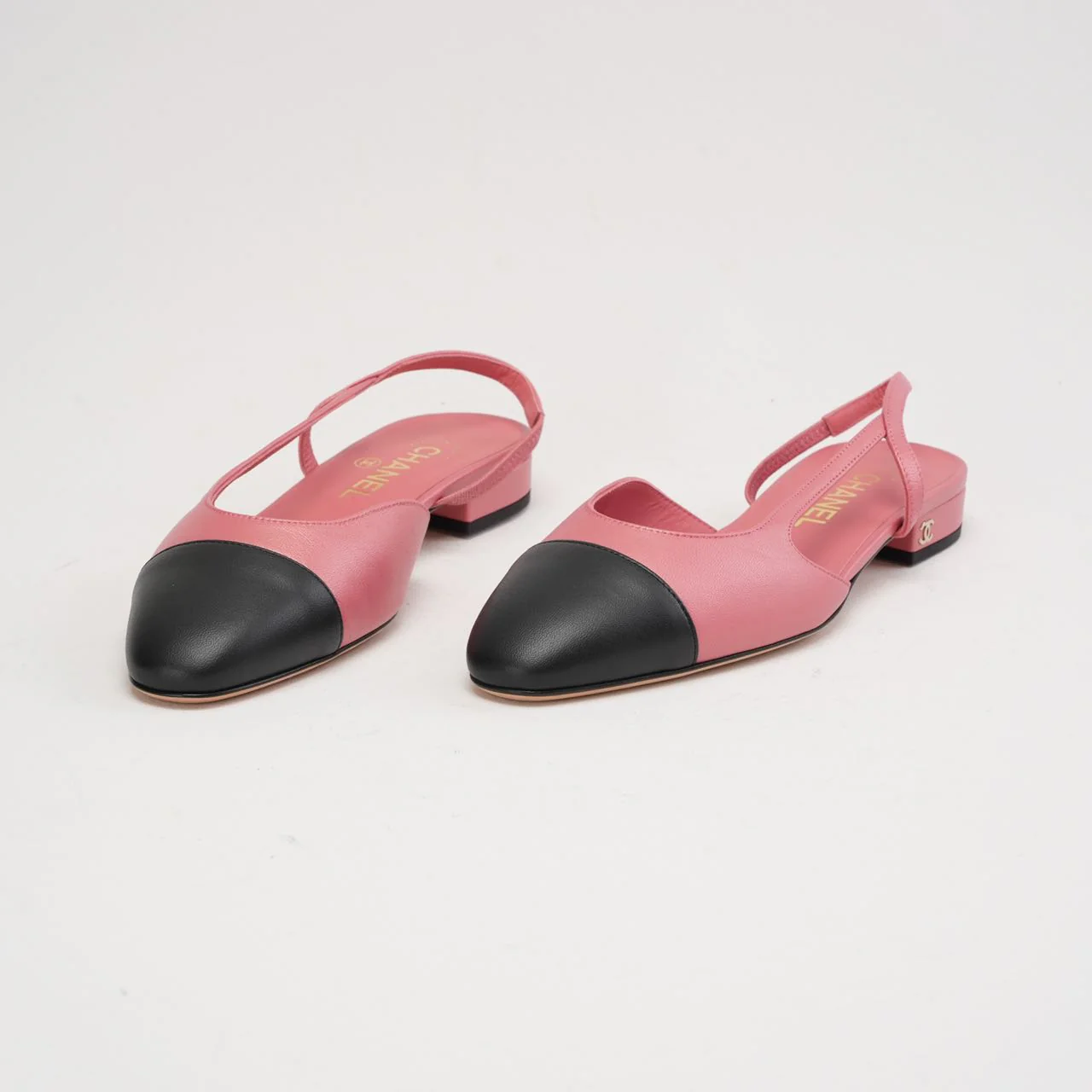 Chanel CC Logo Slingback Flats Pink / Schwarz Größe 38,5