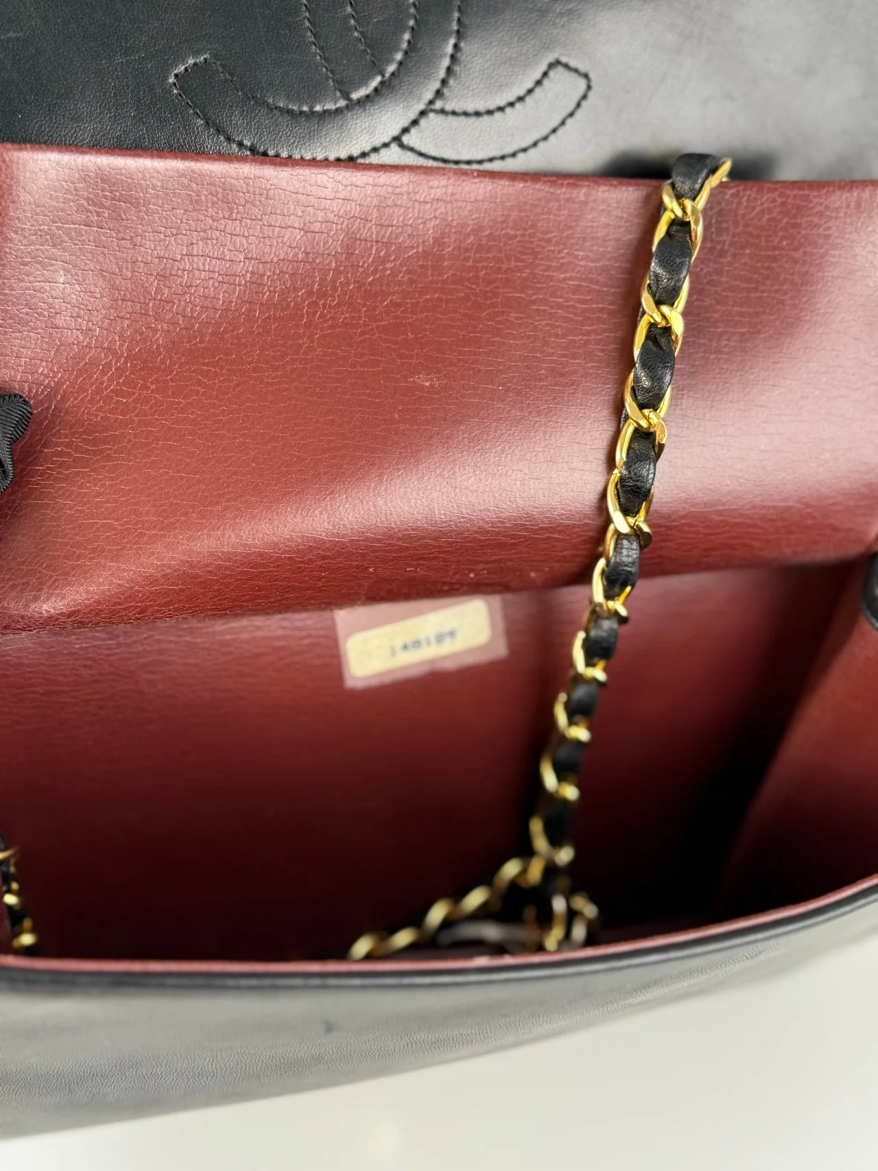 used-Chanel vintage Matelassé Lambskin Shoulder Bag Black-MILOURA