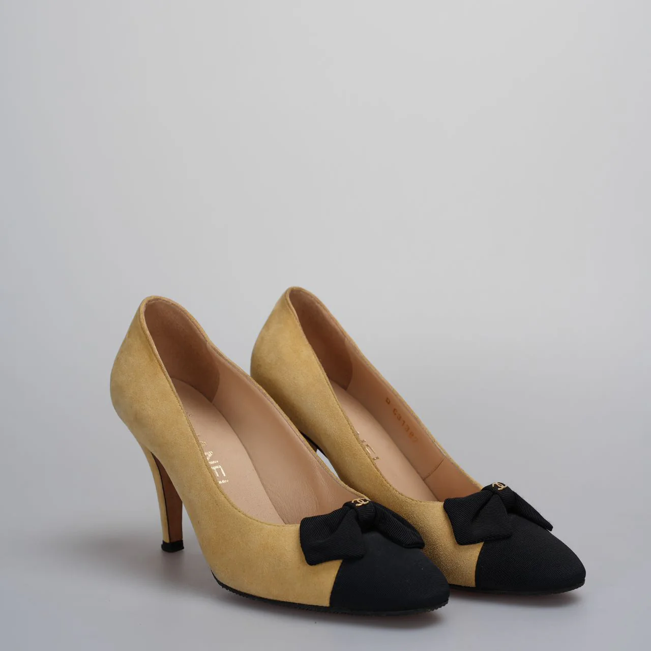 used-Chanel Beige Black Leather Ribbon Pumps 8cm Size 36.5C-MILOURA