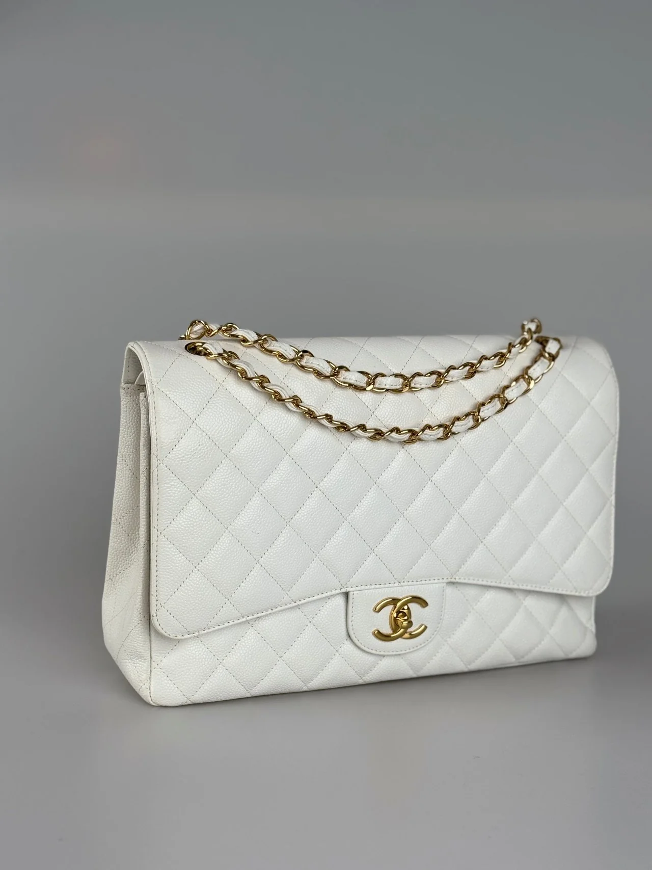 used-Chanel timeless flap Bag Caviar Leather Maxi size in white-MILOURA
