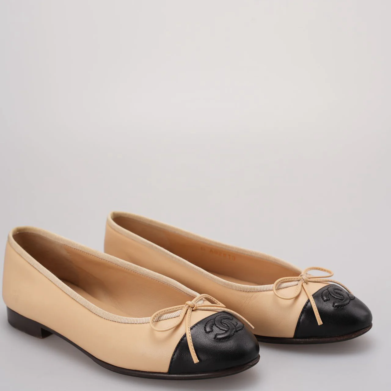 Chanel classic Ballerinas in Lambleather black beige color size 35