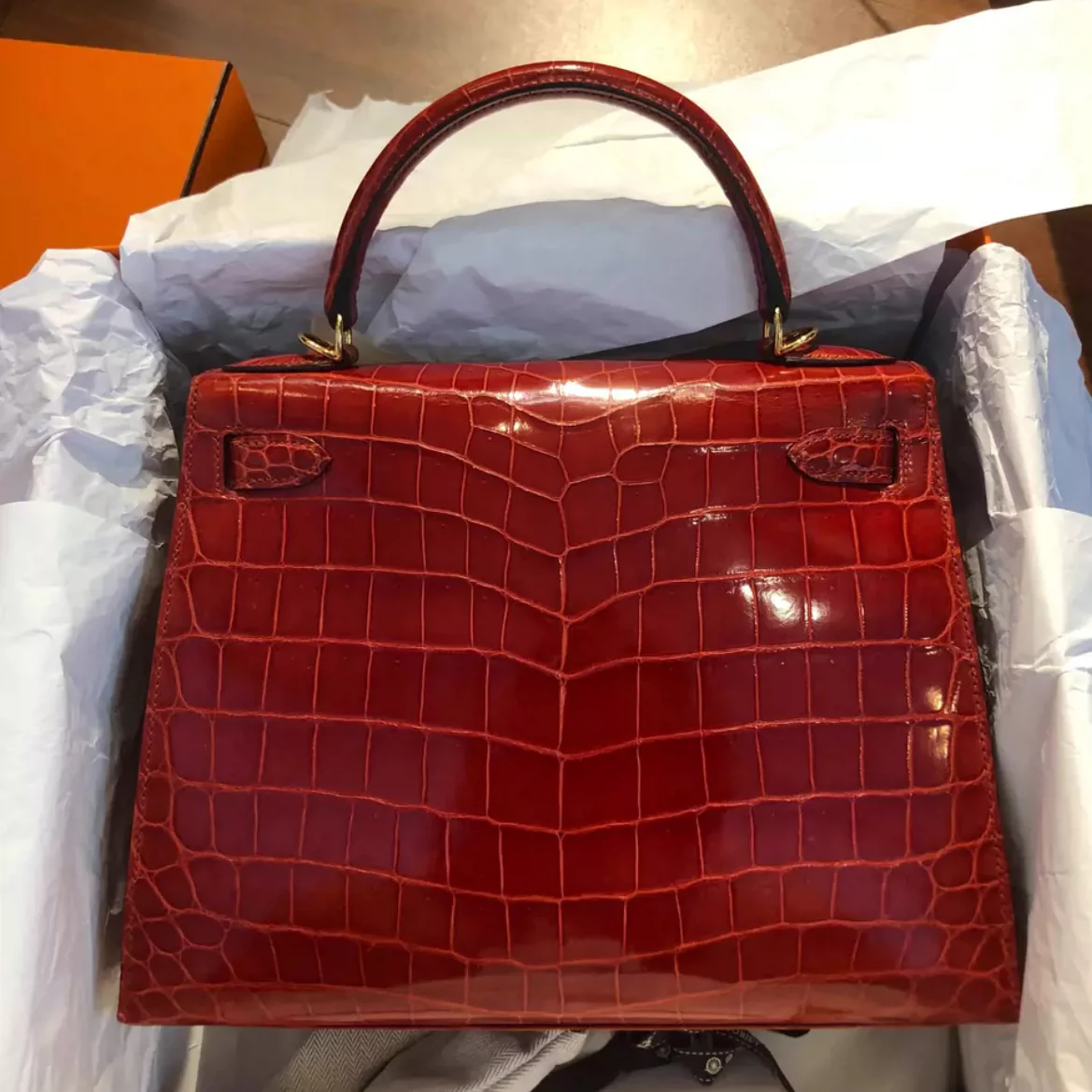used-Hermes Kelly Bag 28cm in Sanguine Crocodile Niloticus Leather with Gold Hardware-MILOURA