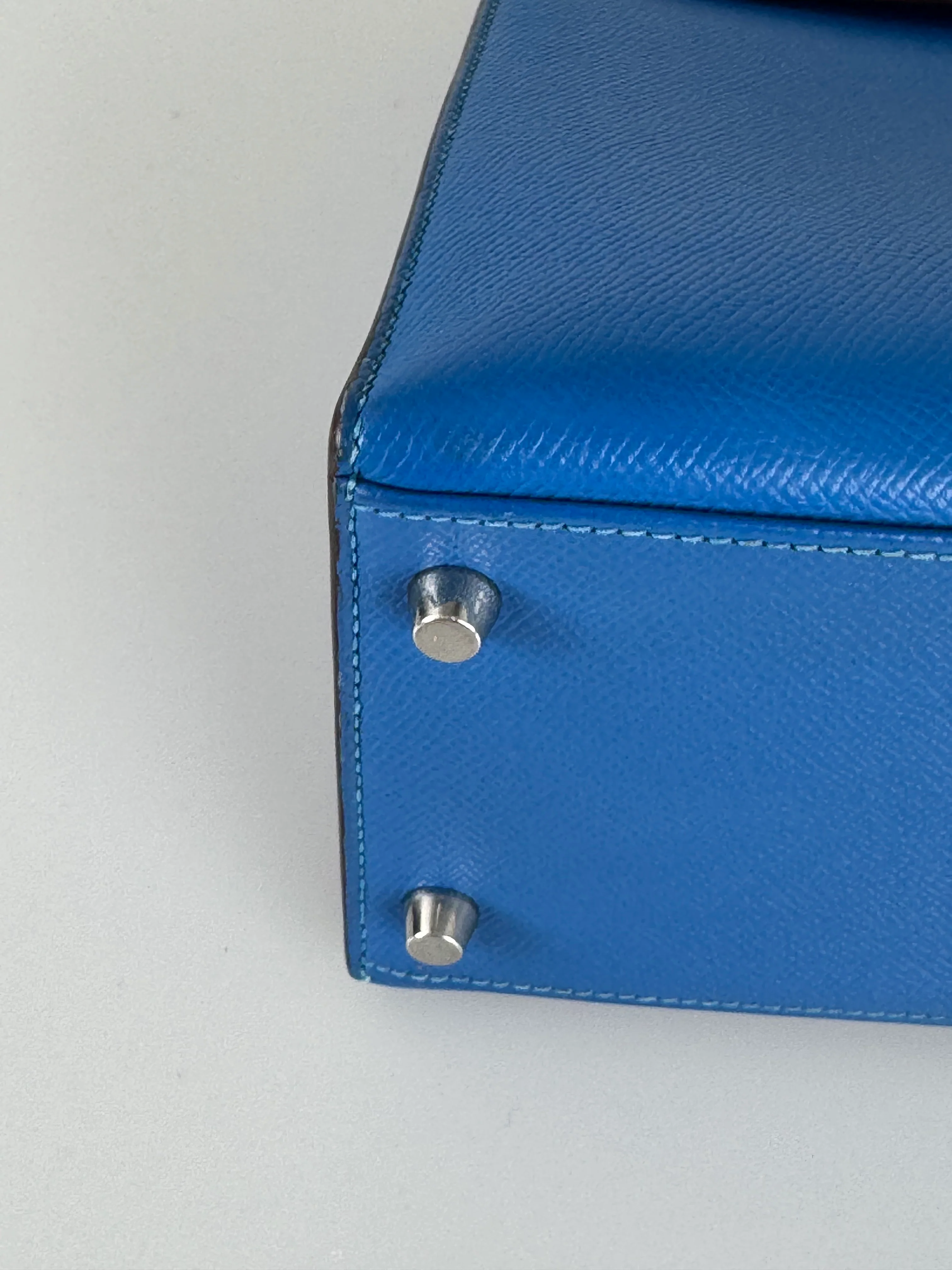 used-Hermes Kelly Sellier Bag 28cm In Blue Epsom Leather With Gold Hardware-MILOURA