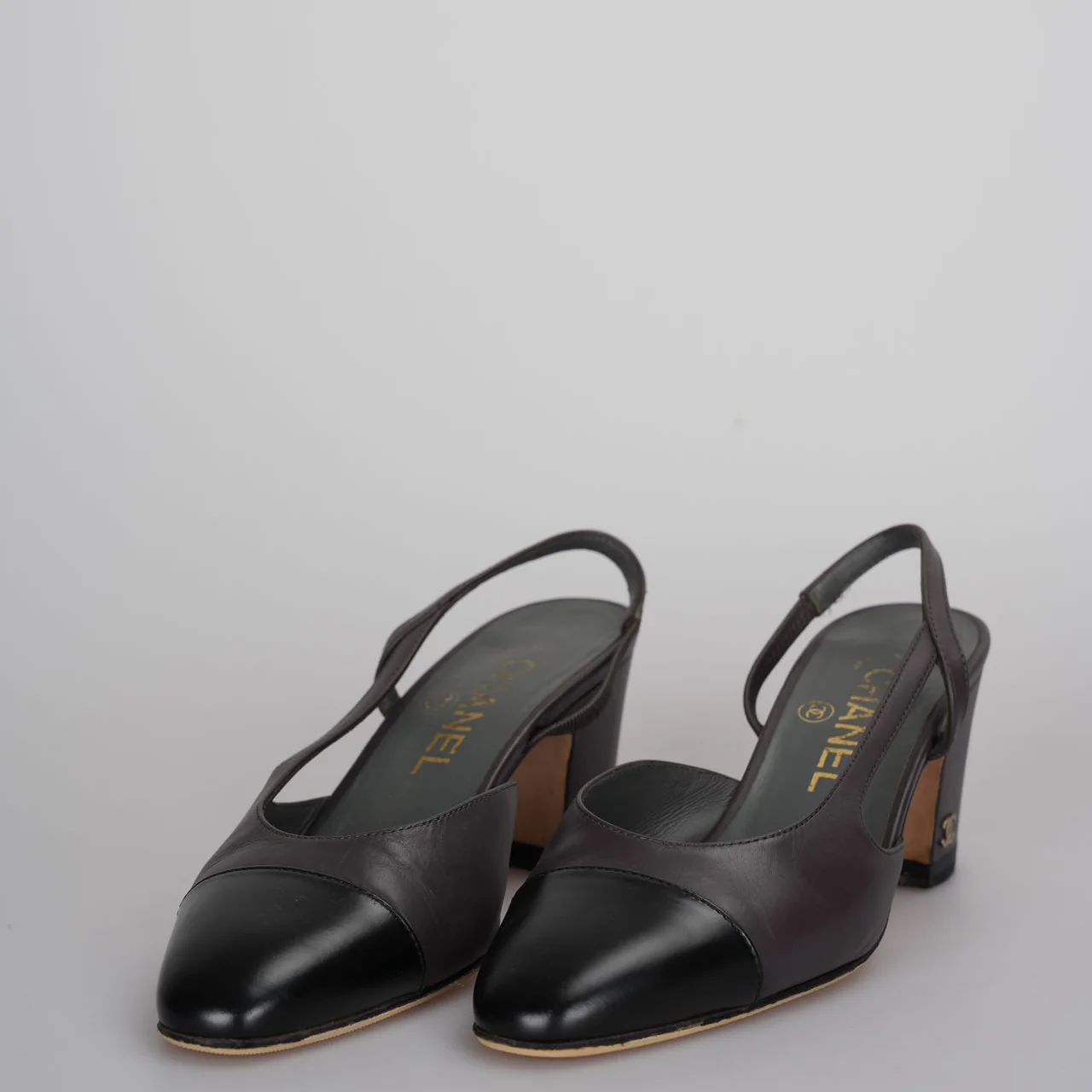 used-Chanel black burgundy leather slingback pumps with CC logo 35-MILOURA