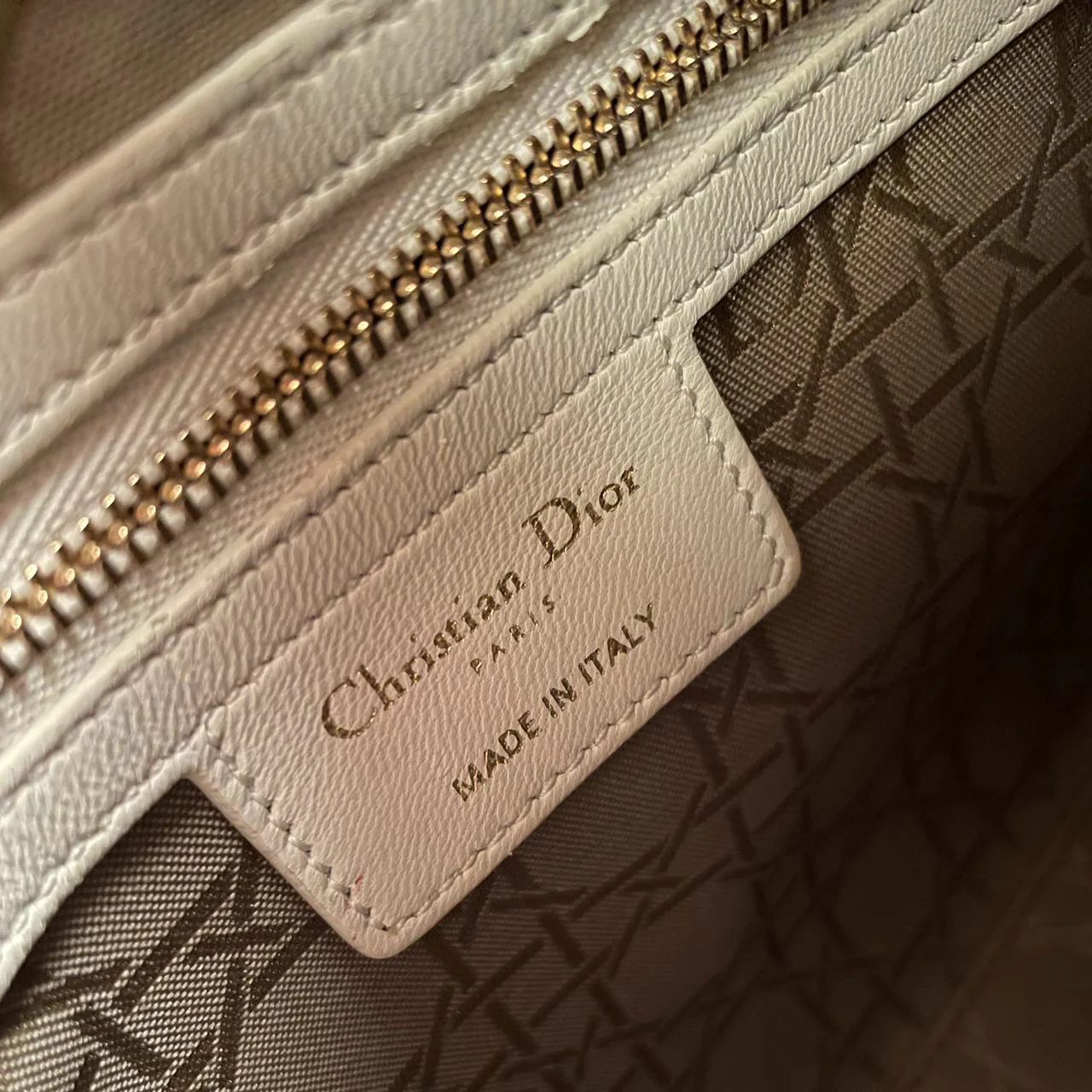 used-Christian Dior Lady Dior Bag White Medium 2017-MILOURA