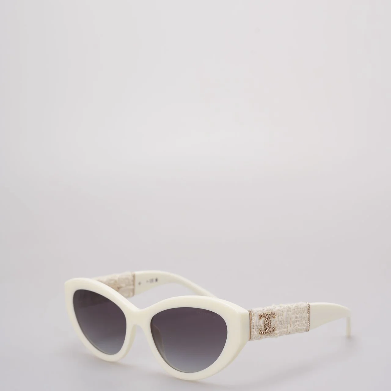 used-Chanel Acetate Tweed Wool CC Chain Sunglasses 5513-A White-MILOURA