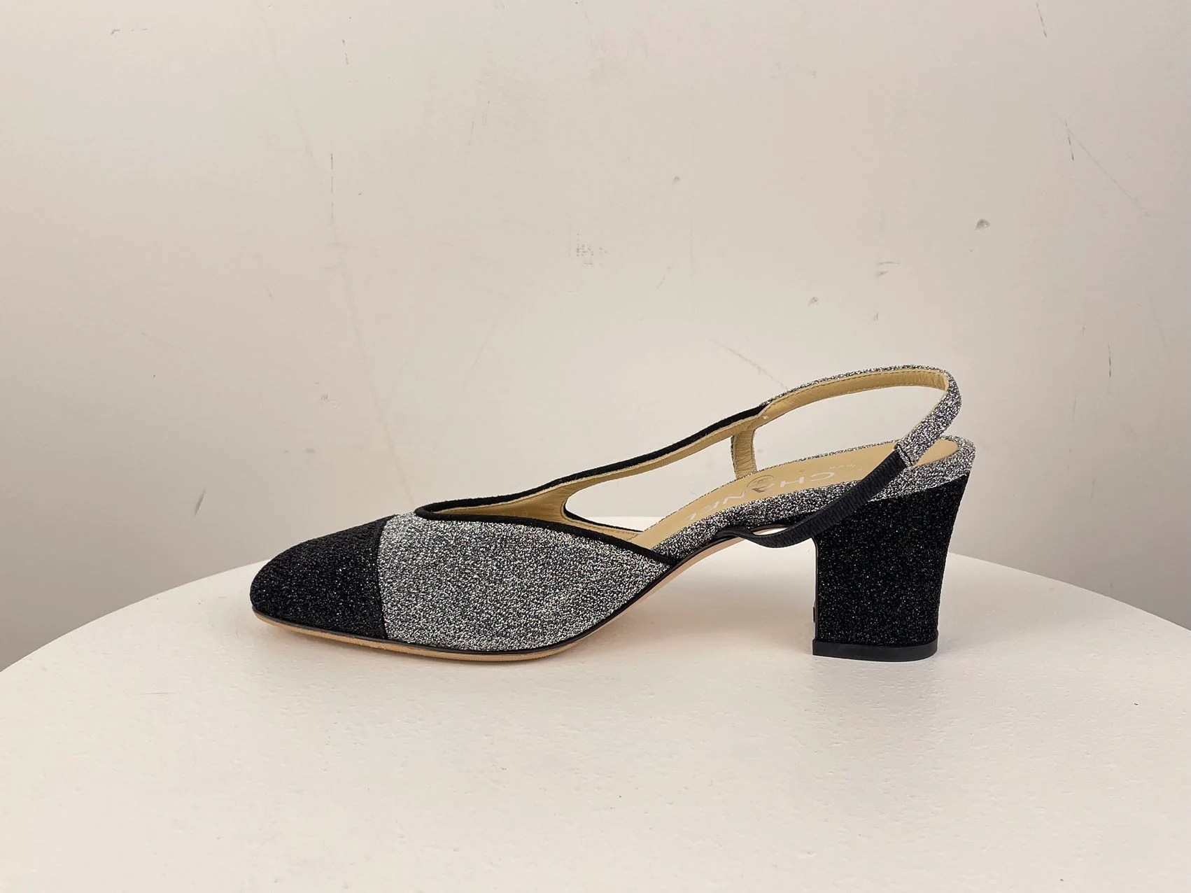 used-Chanel glitter slingback pumps with CC logo 37 limited edition-MILOURA