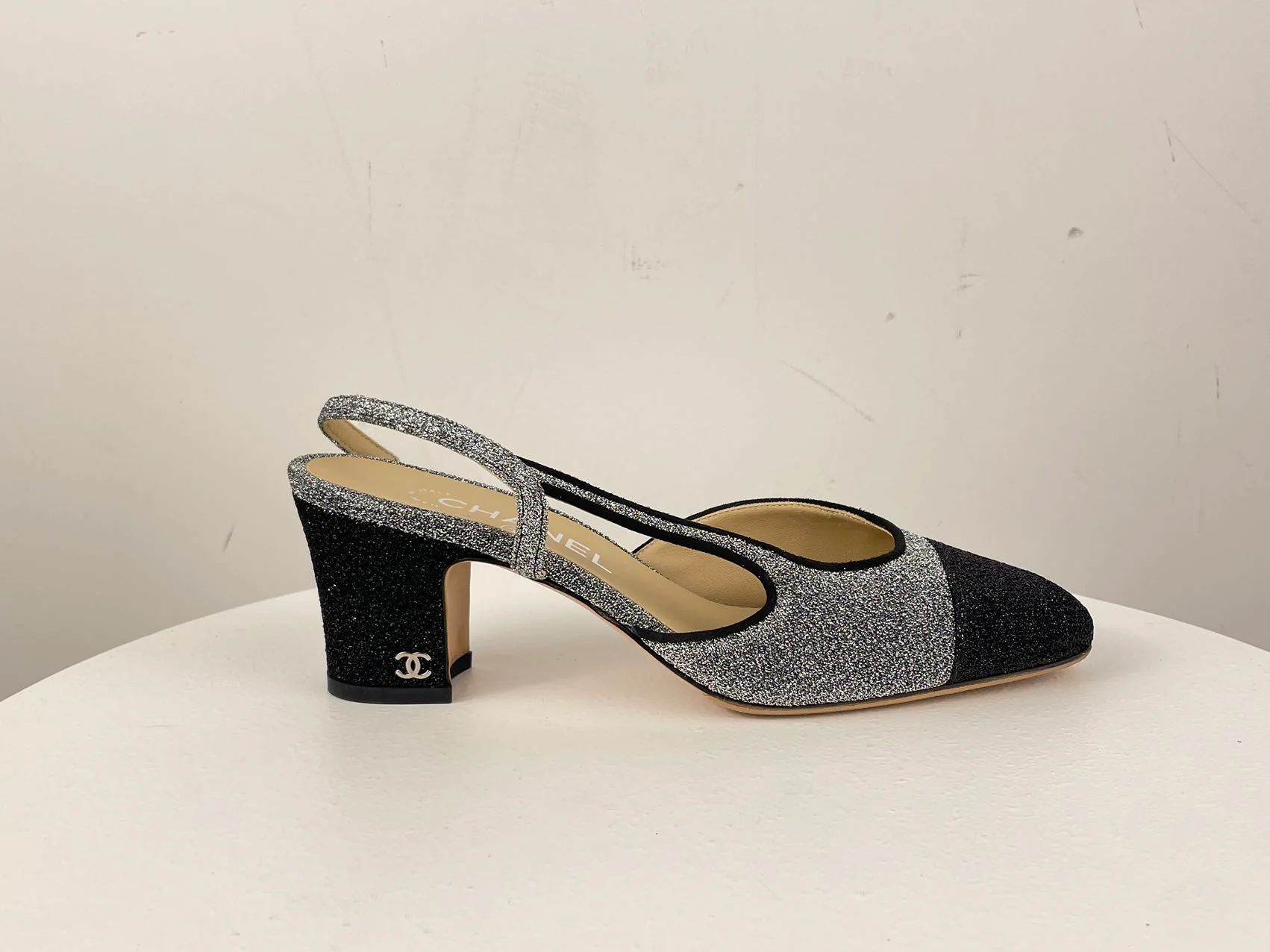 used-Chanel glitter slingback pumps with CC logo 37 limited edition-MILOURA