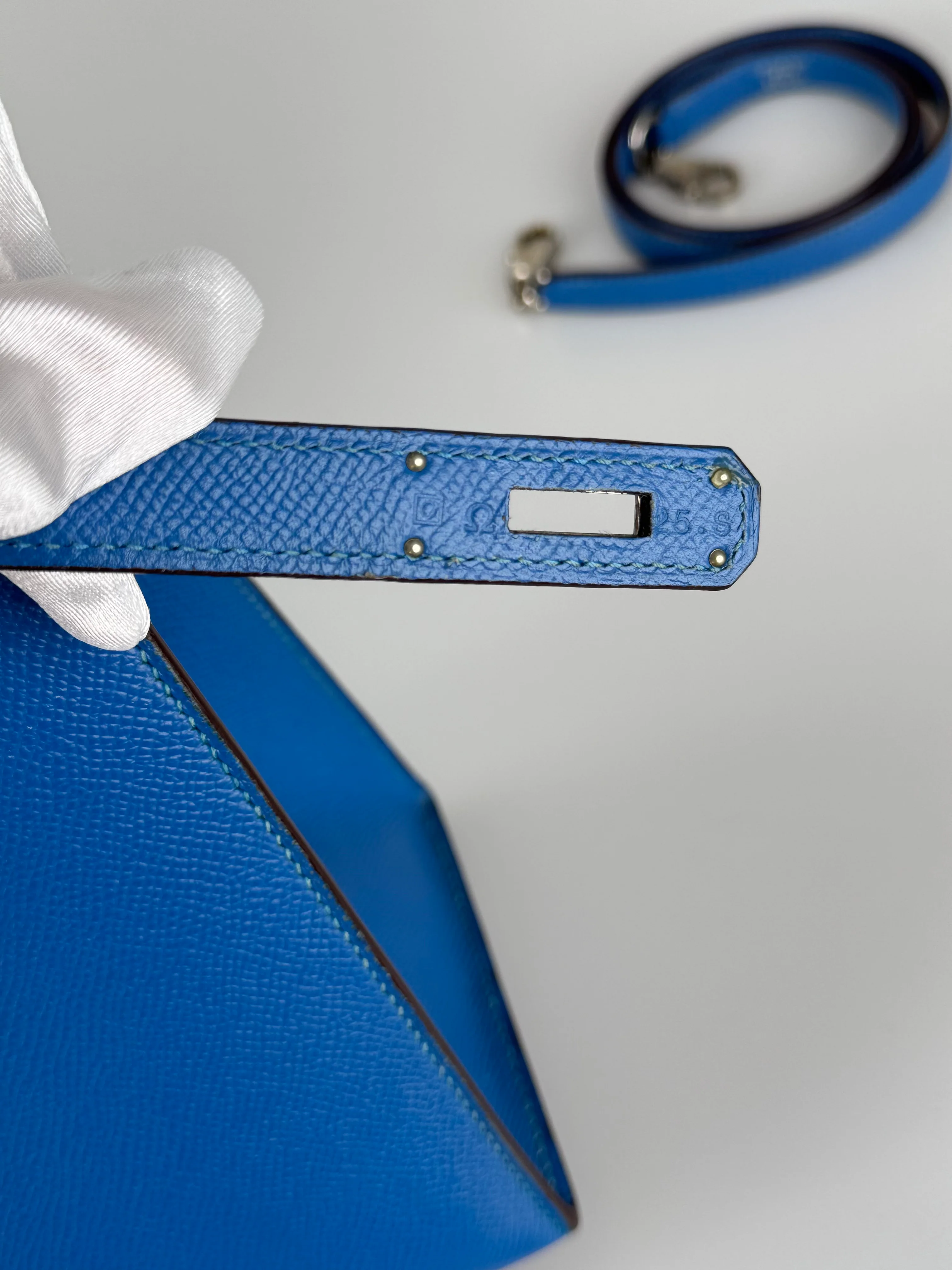 used-Hermes Kelly Sellier Bag 28cm In Blue Epsom Leather With Gold Hardware-MILOURA