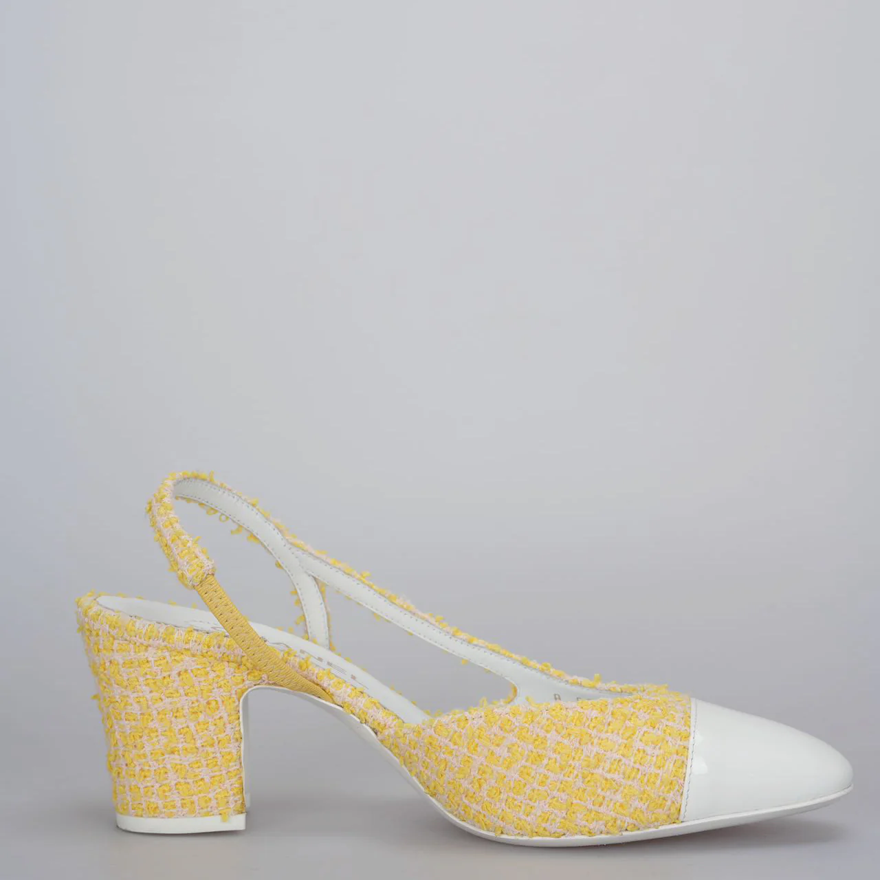 used-Chanel tweed slingback 39 light yellow pumps with CC logo-MILOURA
