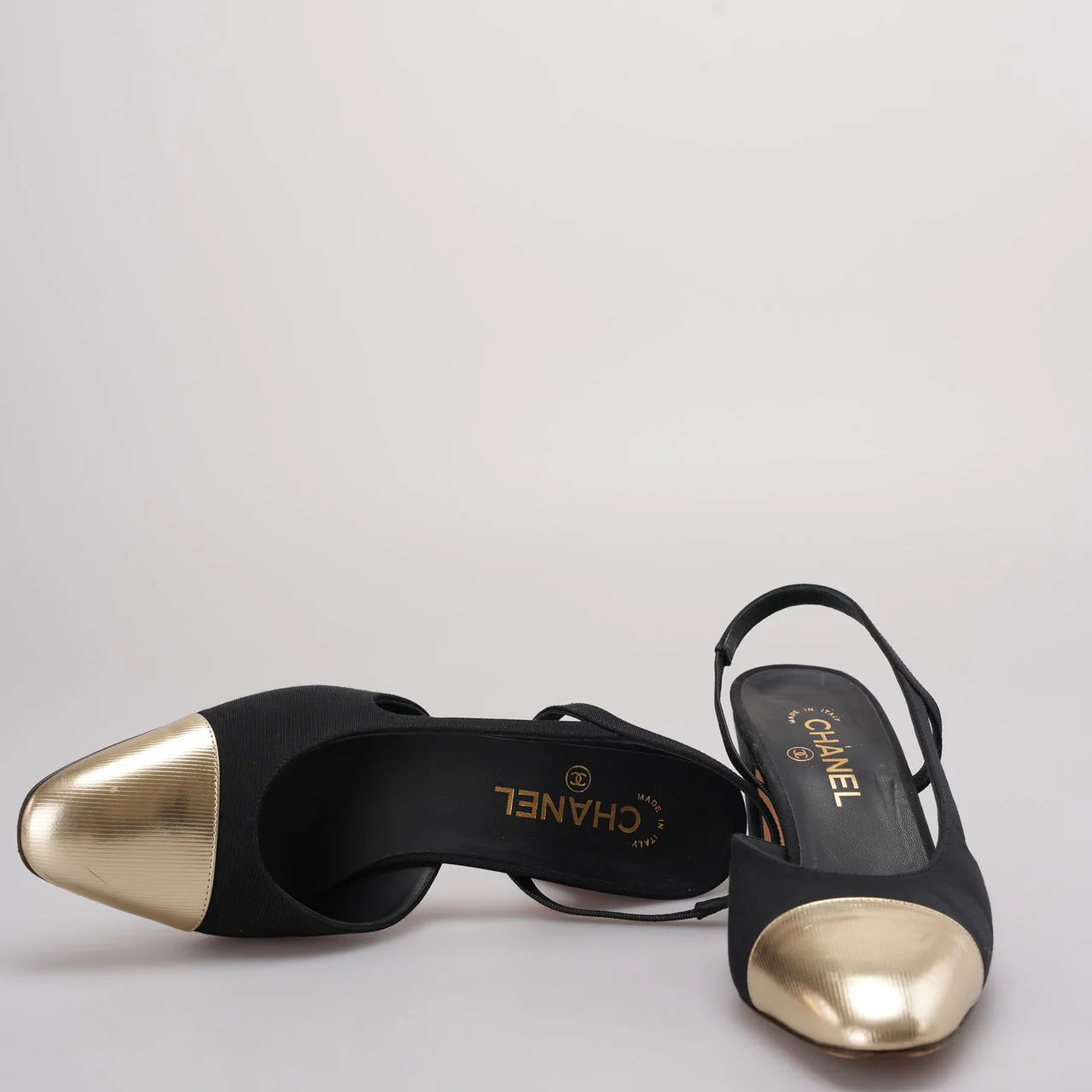 Chanel Black / Gold  Escarpins Slingback Chanel Velours Noir Size 40.5