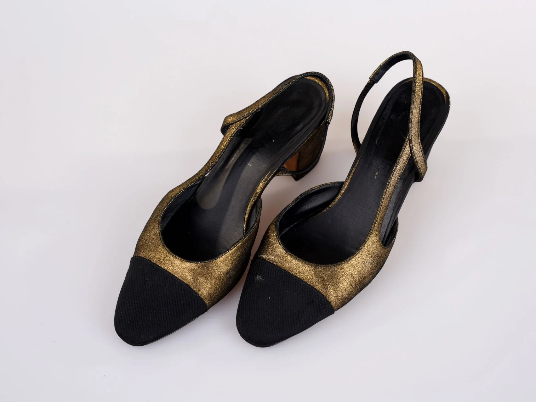 used-Chanel Metallic Lambskin Grosgrain Cap Toe CC Slingback Pumps Gold Black Size 39C-MILOURA