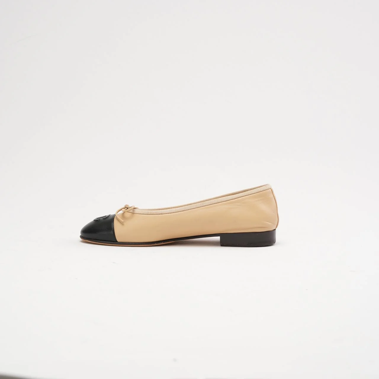 Chanel Beige/Black CC Cap Toe Ballet Flats Size 35.5C