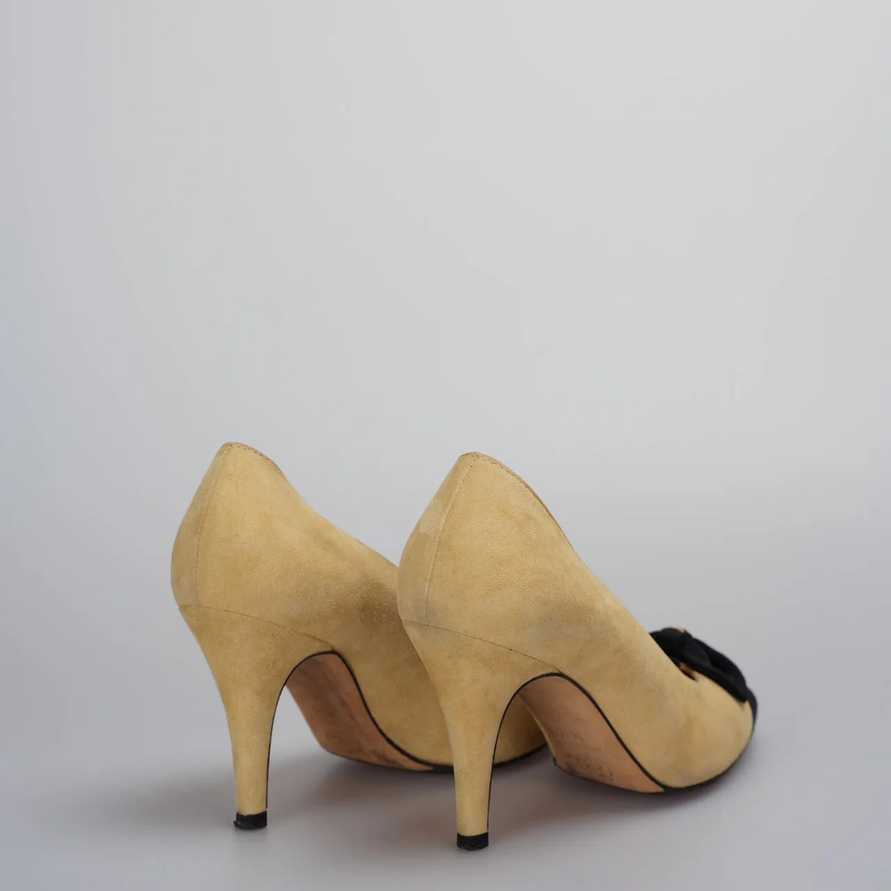 used-Chanel Beige Black Leather Ribbon Pumps 8cm Size 36.5C-MILOURA