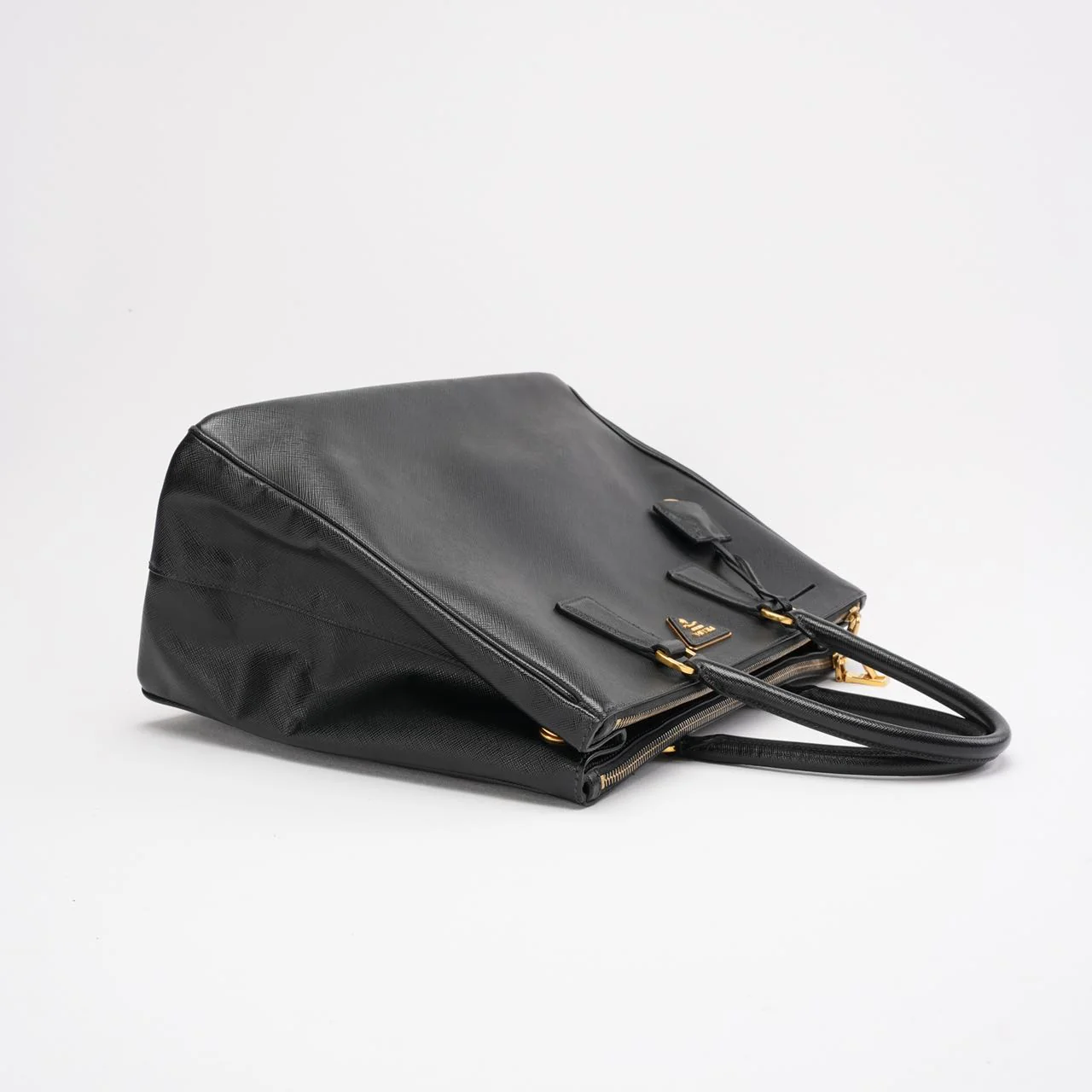 Prada Black Galleria Medium Galleria Zip Tote Saffiano Leather