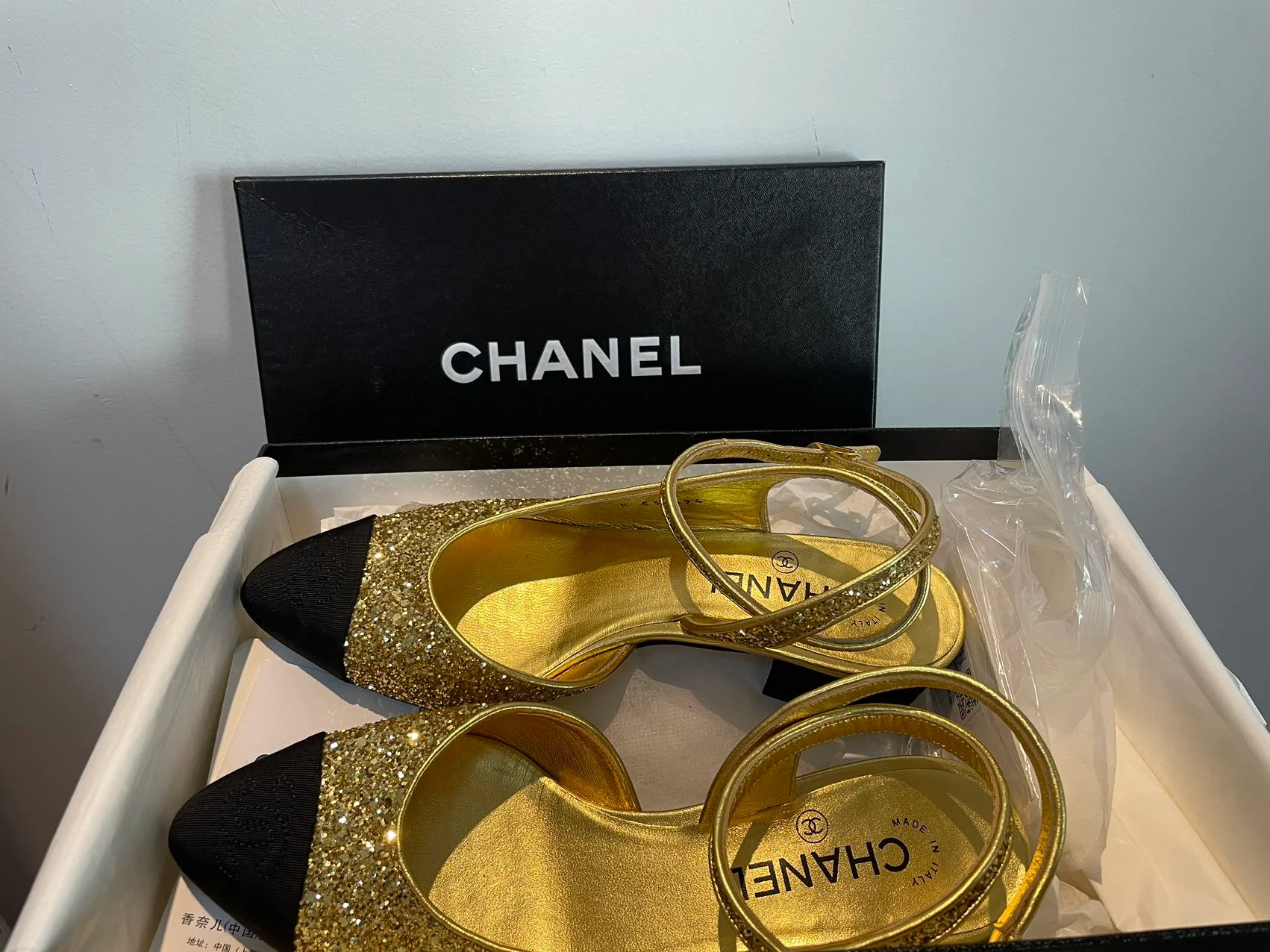used-Chanel GoldBlack Coarse Glitter and Fabric CC Cap Toe Slingback Pumps Size EU37.5-MILOURA