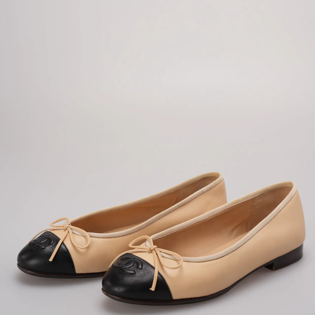 Chanel classic Ballerinas in Lambleather black beige color size 35