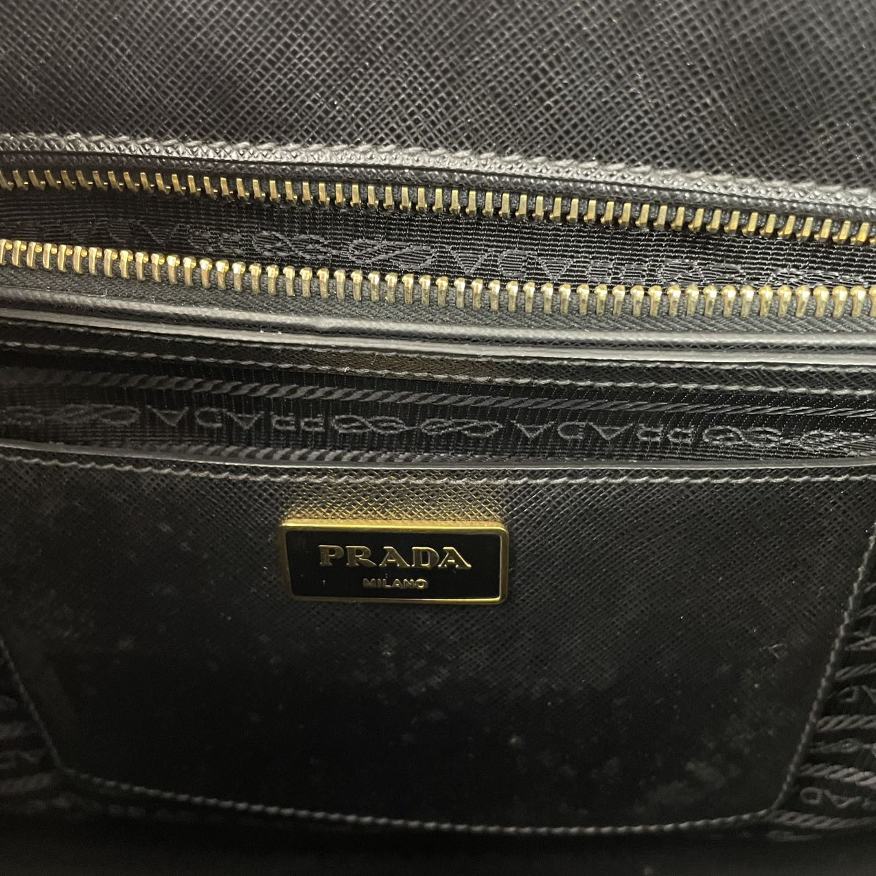 Prada Black Galleria Medium Galleria Zip Tote Saffiano Leather