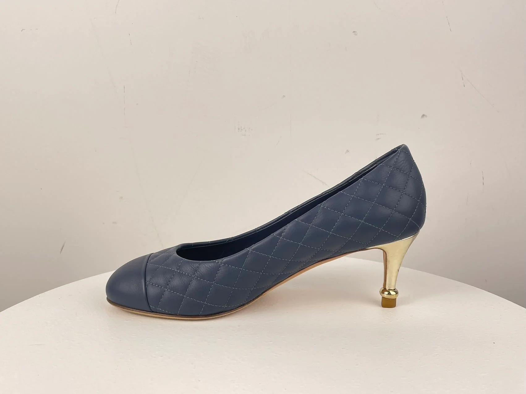 used-Chanel navy blackCalfskin Quilted Cap Toe Camellia Pumps 37.5 with Cc logo-MILOURA