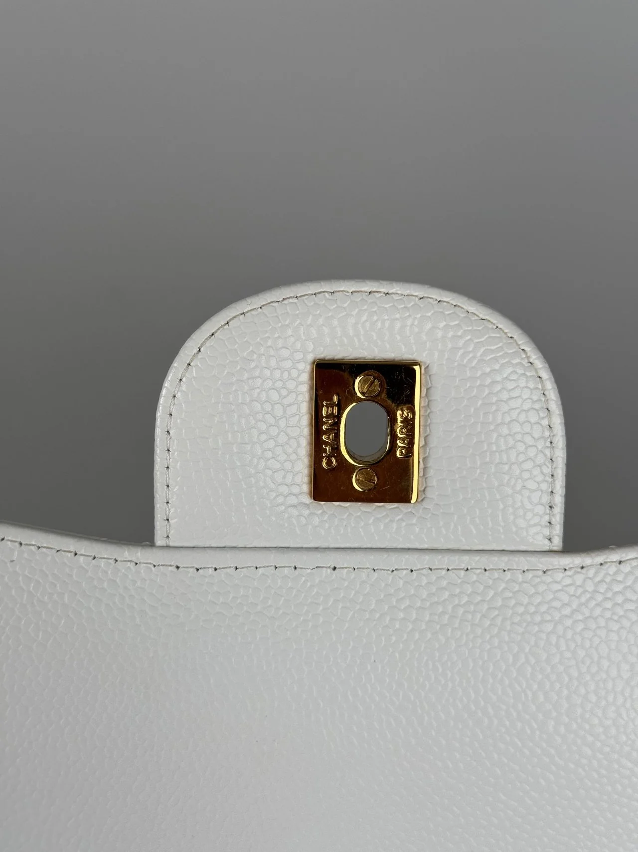 used-Chanel timeless flap Bag Caviar Leather Maxi size in white-MILOURA