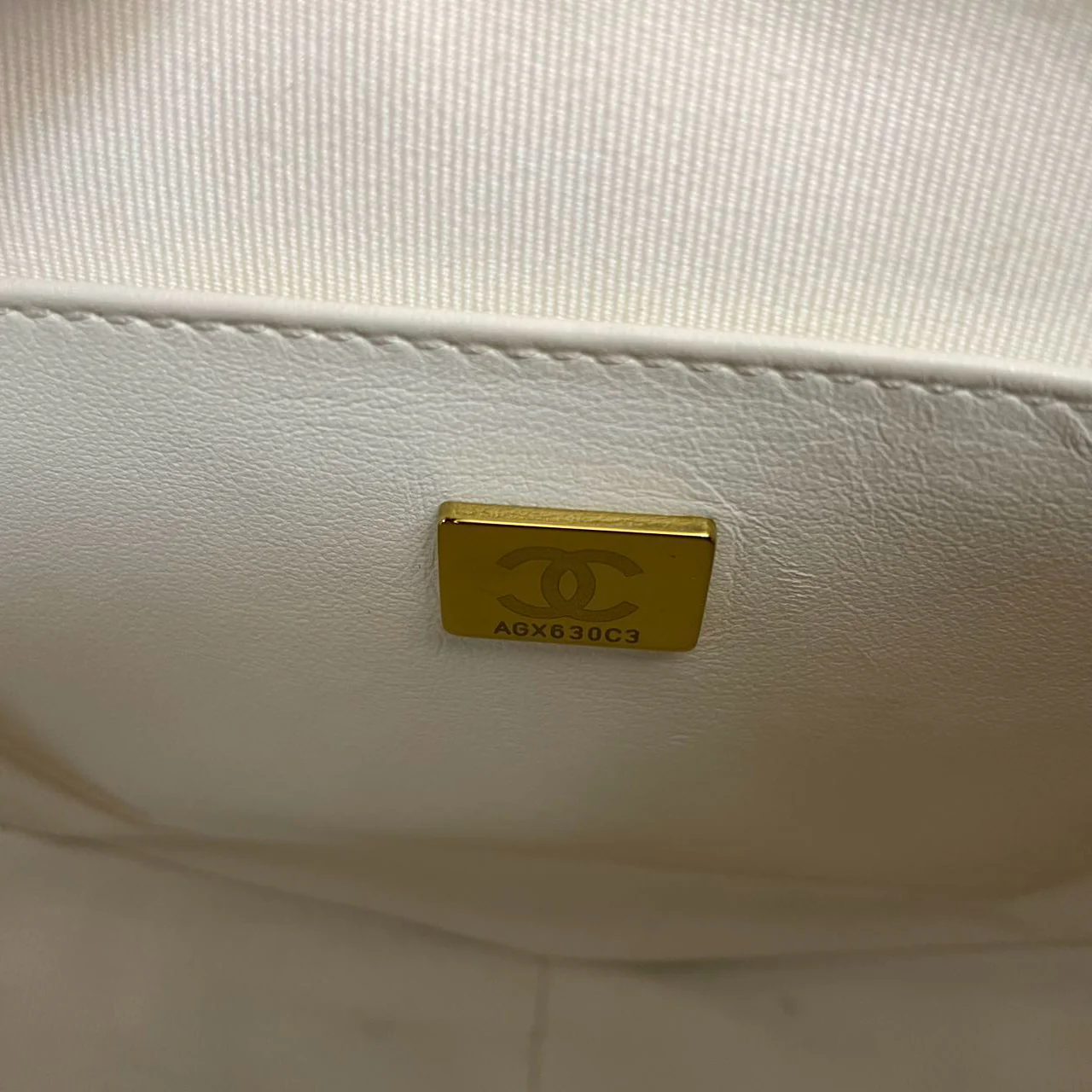 used-Chanel Big Heart Bag Lambskin Quilted CC In Love Clutch With Chain in White-MILOURA