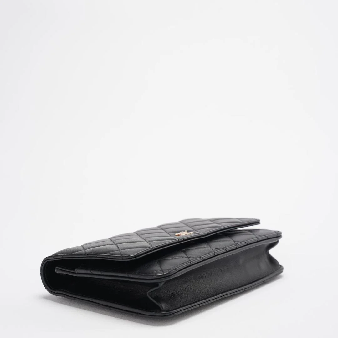 Chanel Wallet On Chain (WOC) Black Bag In Lambskin Leather With Gold Hardware 2018 Corner