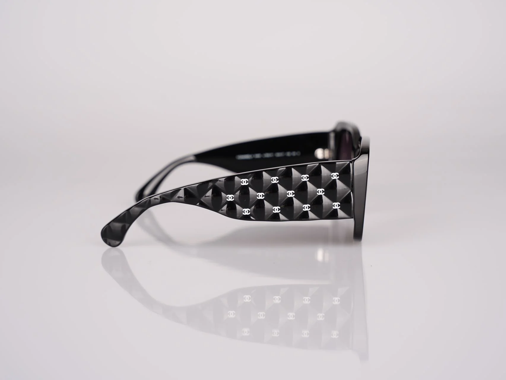 used-Chanel Sunglasses Black Polarized Gold Metal CC Logos with Gray Lenses-MILOURA