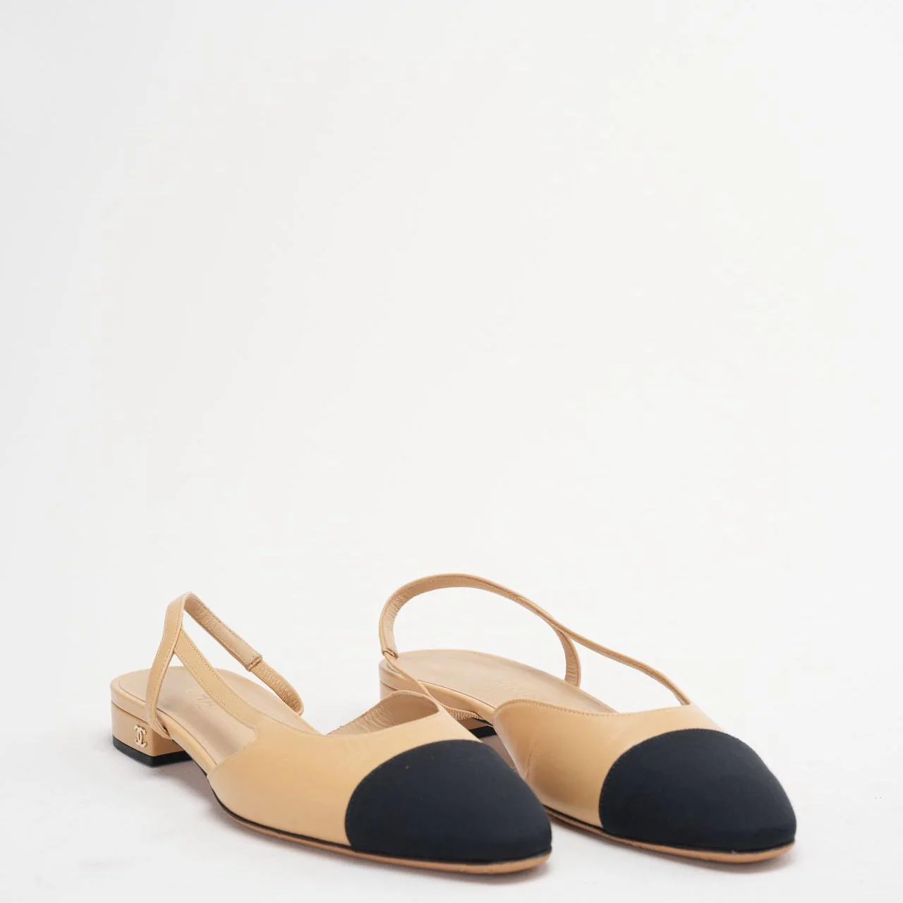 Chanel Beige / Black Slingback Flat Sandals Leather and Canvas Size 38