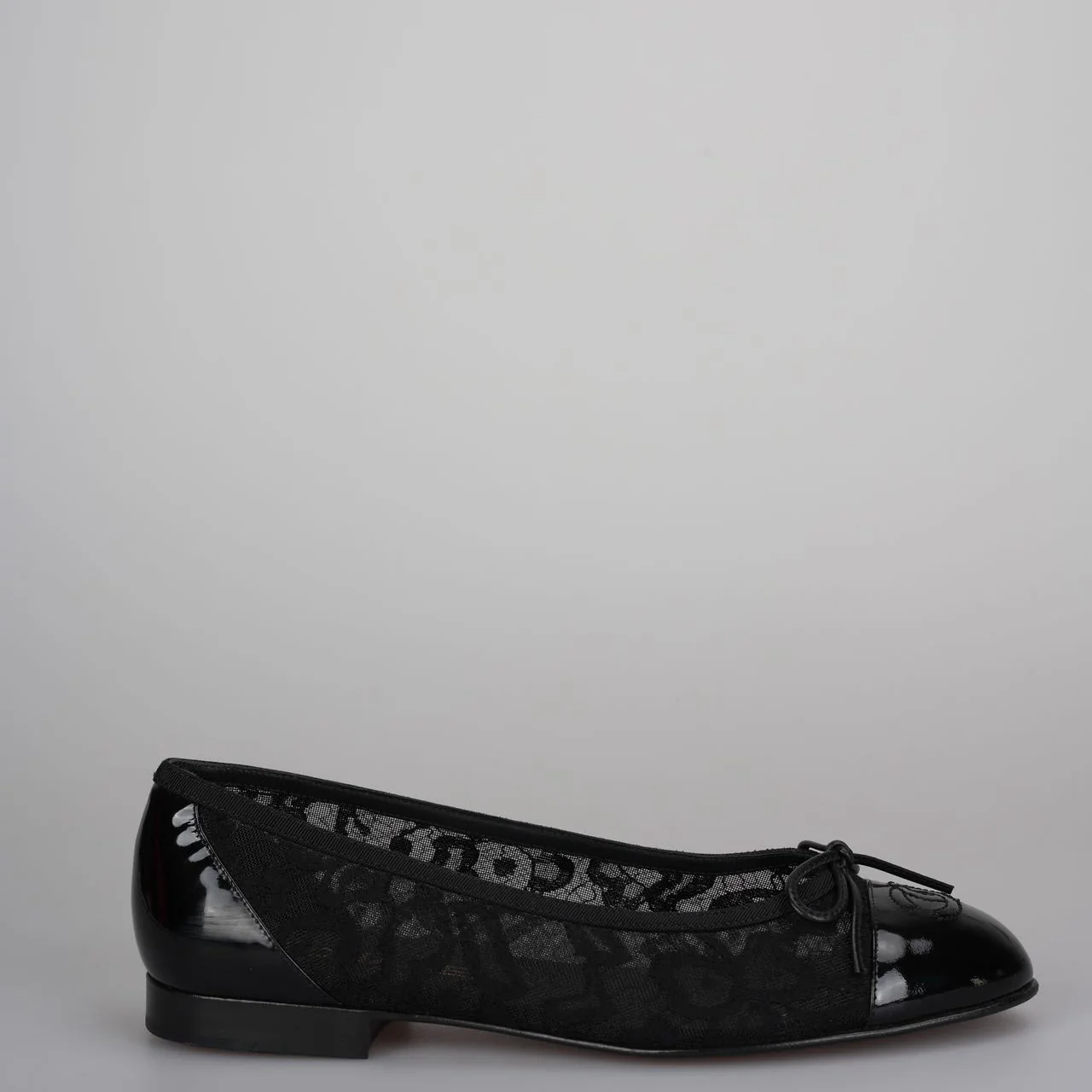 used-Chanel Black Lace and Patent Leather CC Bow Cap Toe Ballet Flats Size 38-MILOURA