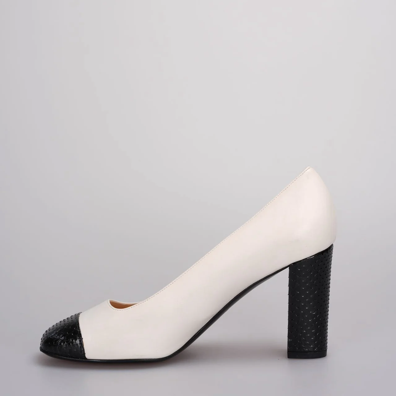 used-Chanel Classic Leather Two-Tone Pumps in Beige Black 38C-MILOURA