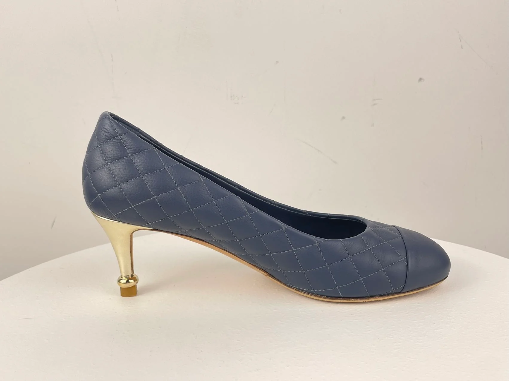 used-Chanel navy blackCalfskin Quilted Cap Toe Camellia Pumps 37.5 with Cc logo-MILOURA