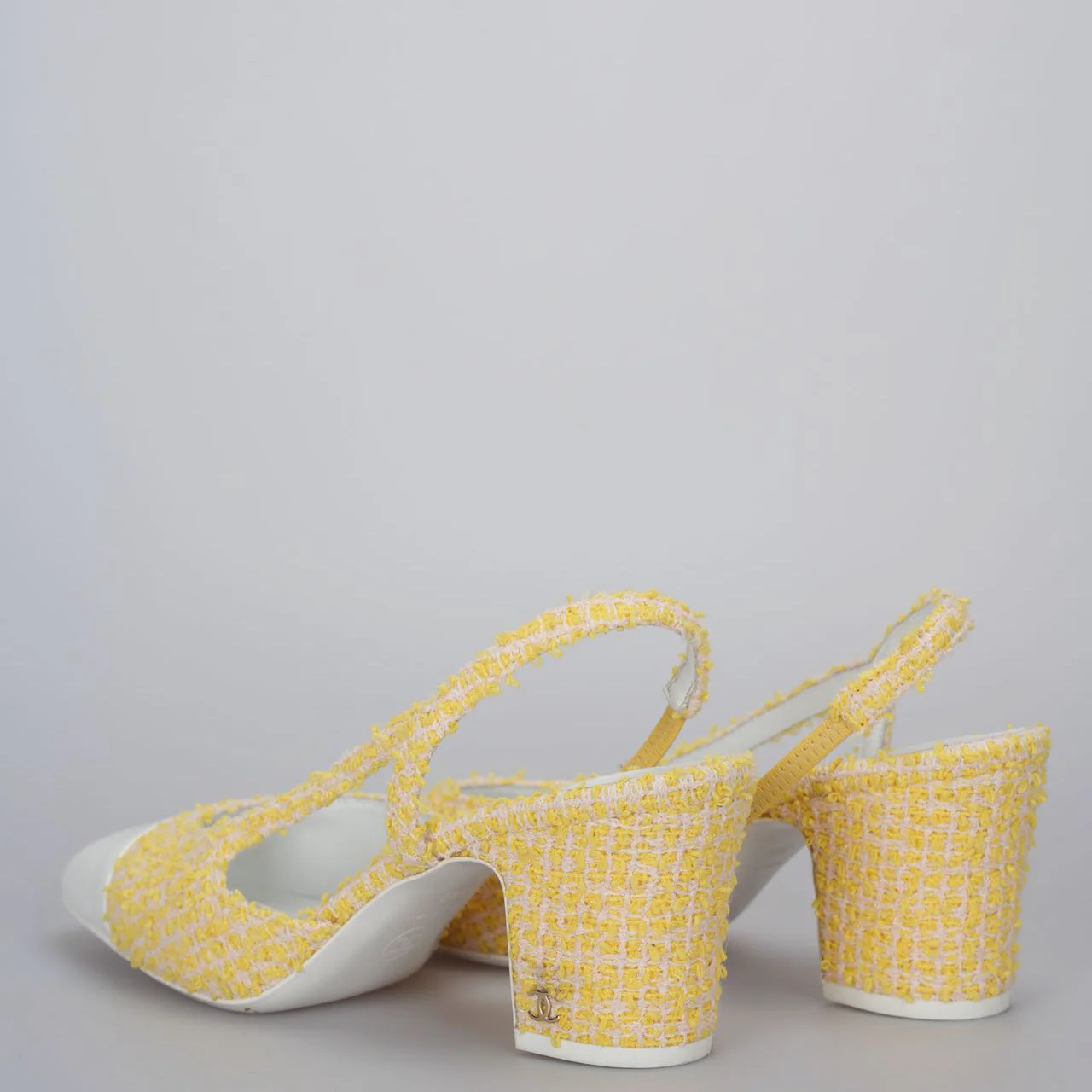 used-Chanel tweed slingback 39 light yellow pumps with CC logo-MILOURA