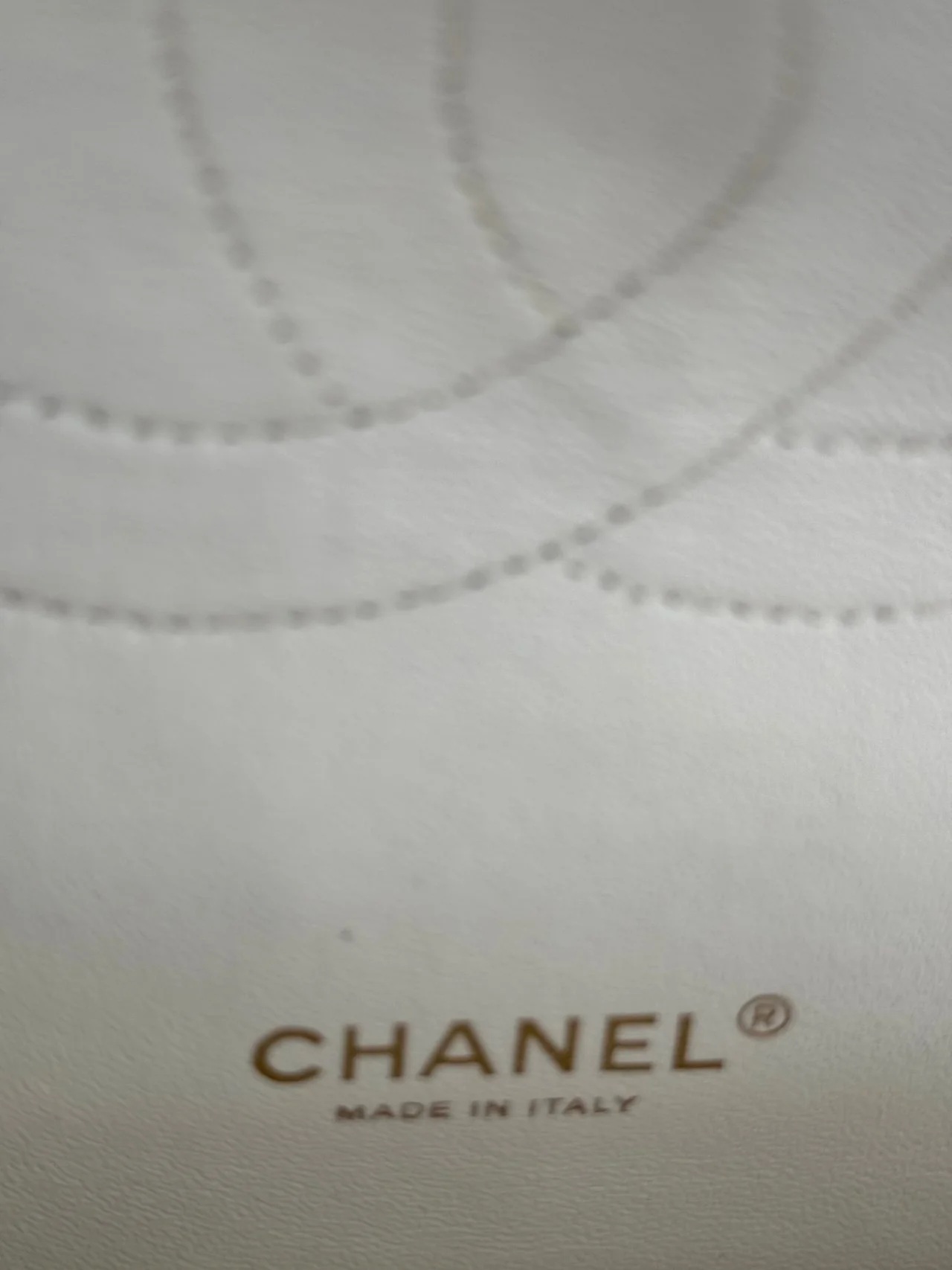 used-Chanel timeless flap Bag Caviar Leather Maxi size in white-MILOURA