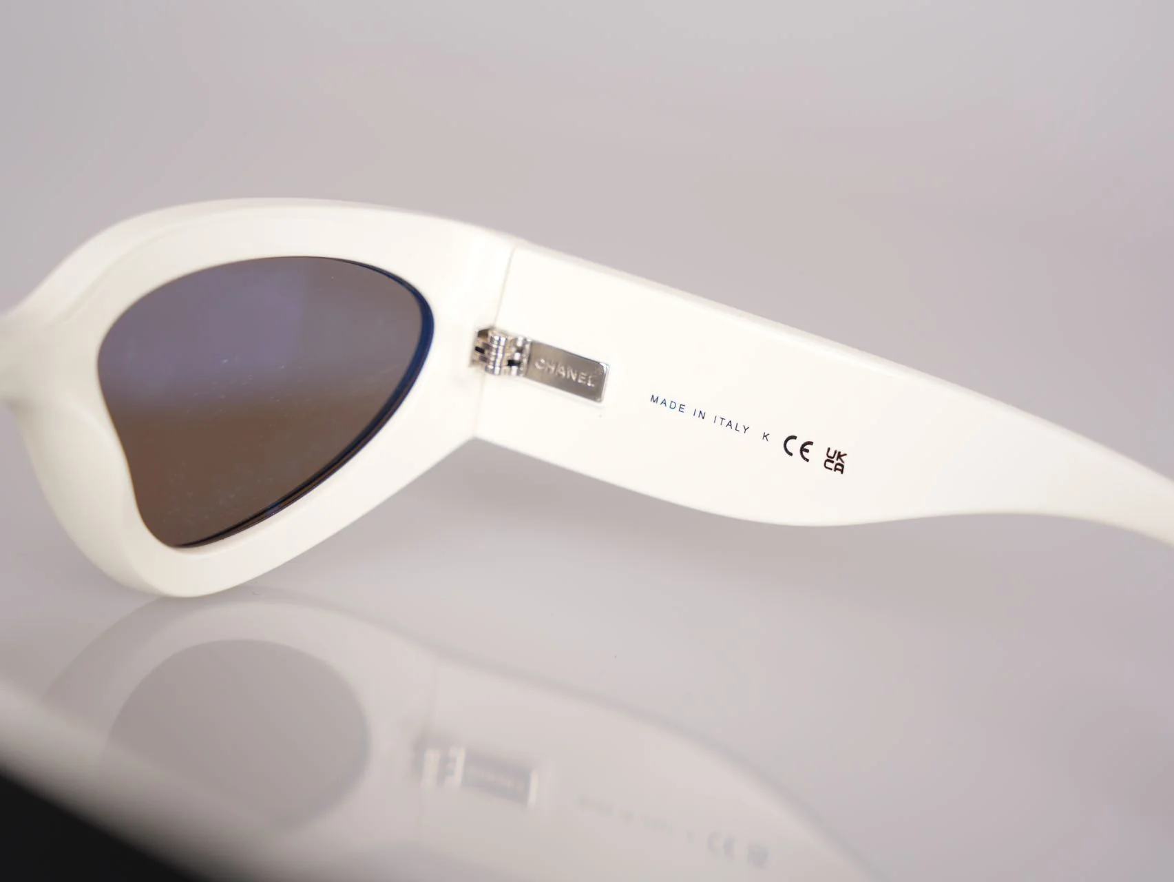used-Chanel Cat Eye Sunglasses with CC Logo Black and White-MILOURA