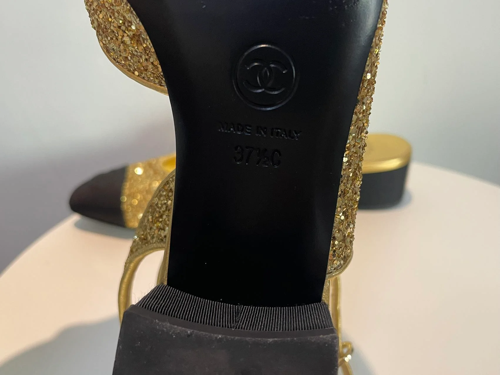 used-Chanel GoldBlack Coarse Glitter and Fabric CC Cap Toe Slingback Pumps Size EU37.5-MILOURA