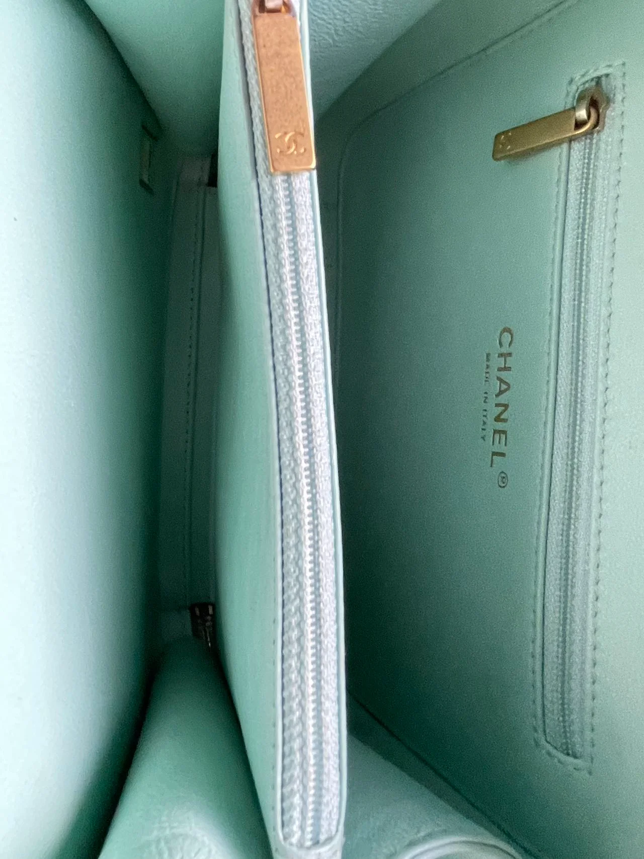 used-Chanel Vanity Case Bag in Caviar Leather Brushed Gold Hardware Mint Green Medium-MILOURA