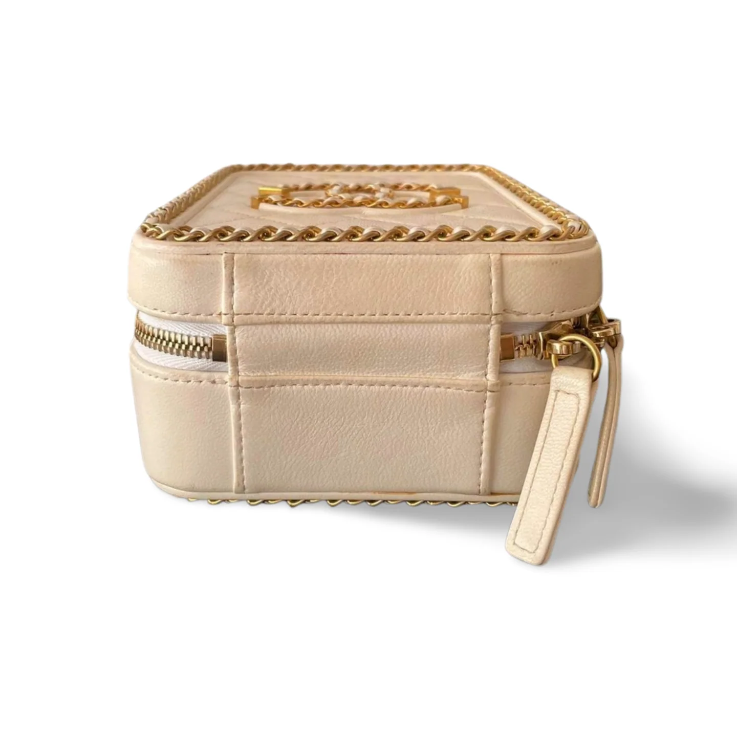 used-Chanel White Vanity Case Bag in Lambskin Leather-MILOURA