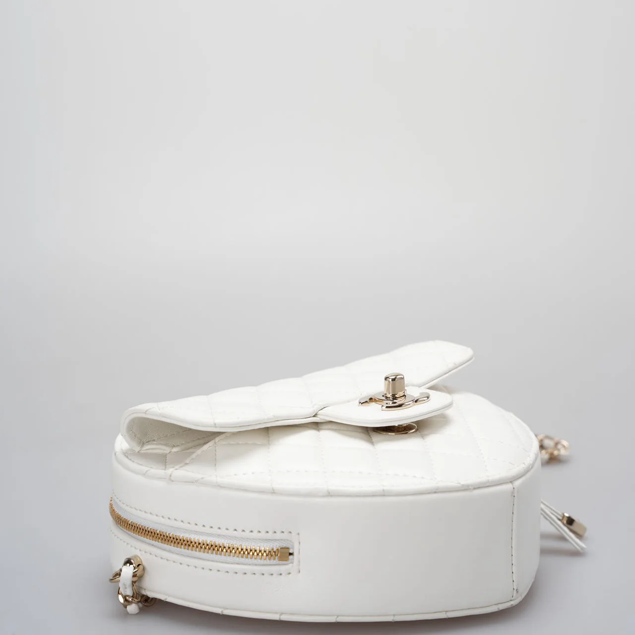 used-Chanel Heart Bag CC in Love Heart Clutch with Chain in White Lambskin with champagne Gold Hardware-MILOURA