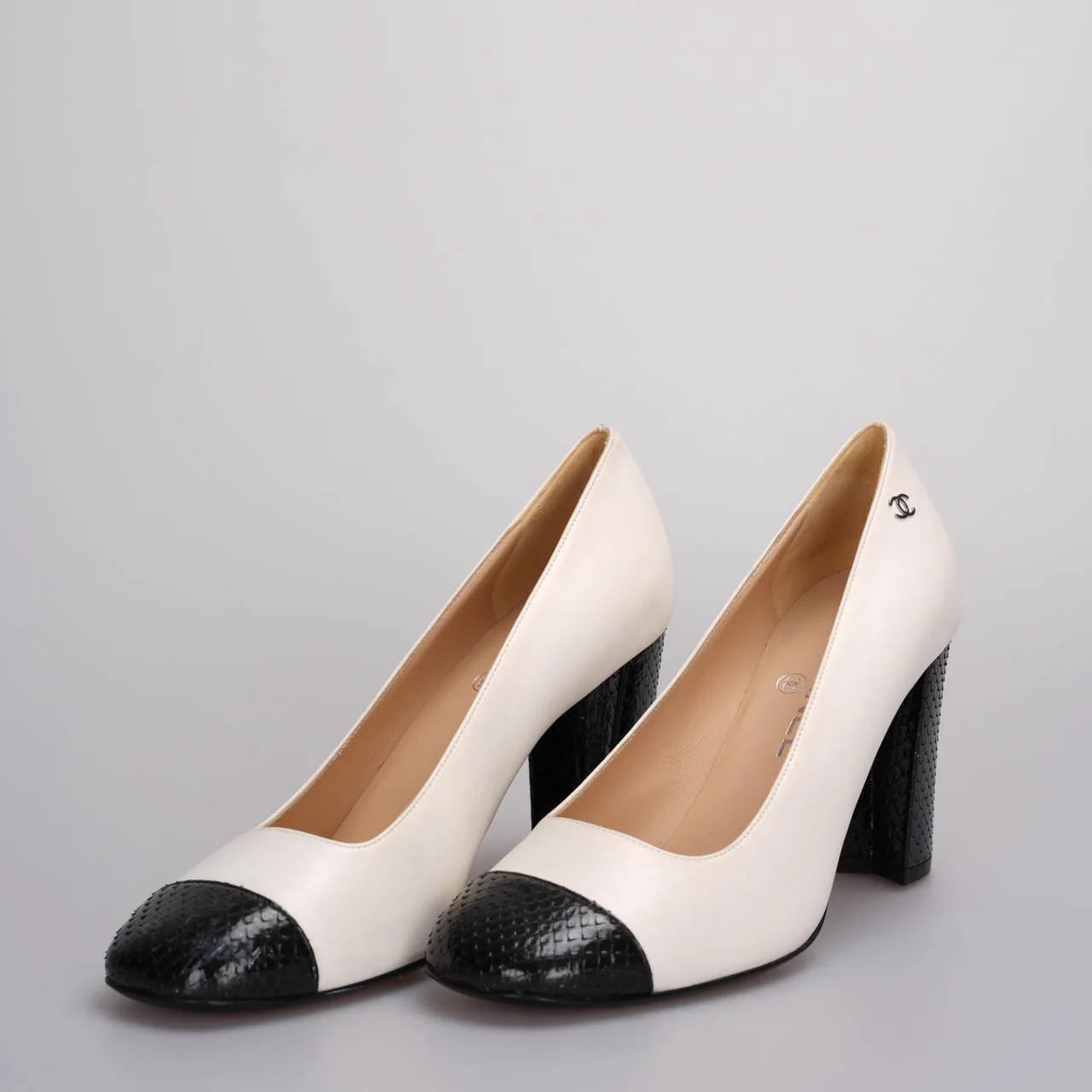 used-Chanel Classic Leather Two-Tone Pumps in Beige Black 38C-MILOURA