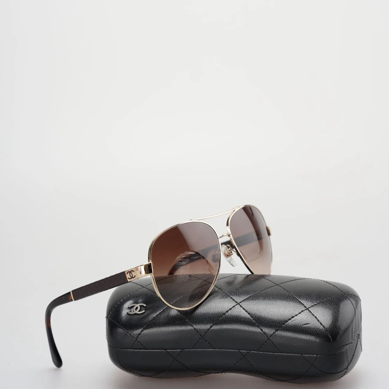 used-Chanel CC Aviator Sunglasses 4195-Q in Brown and Gold-MILOURA