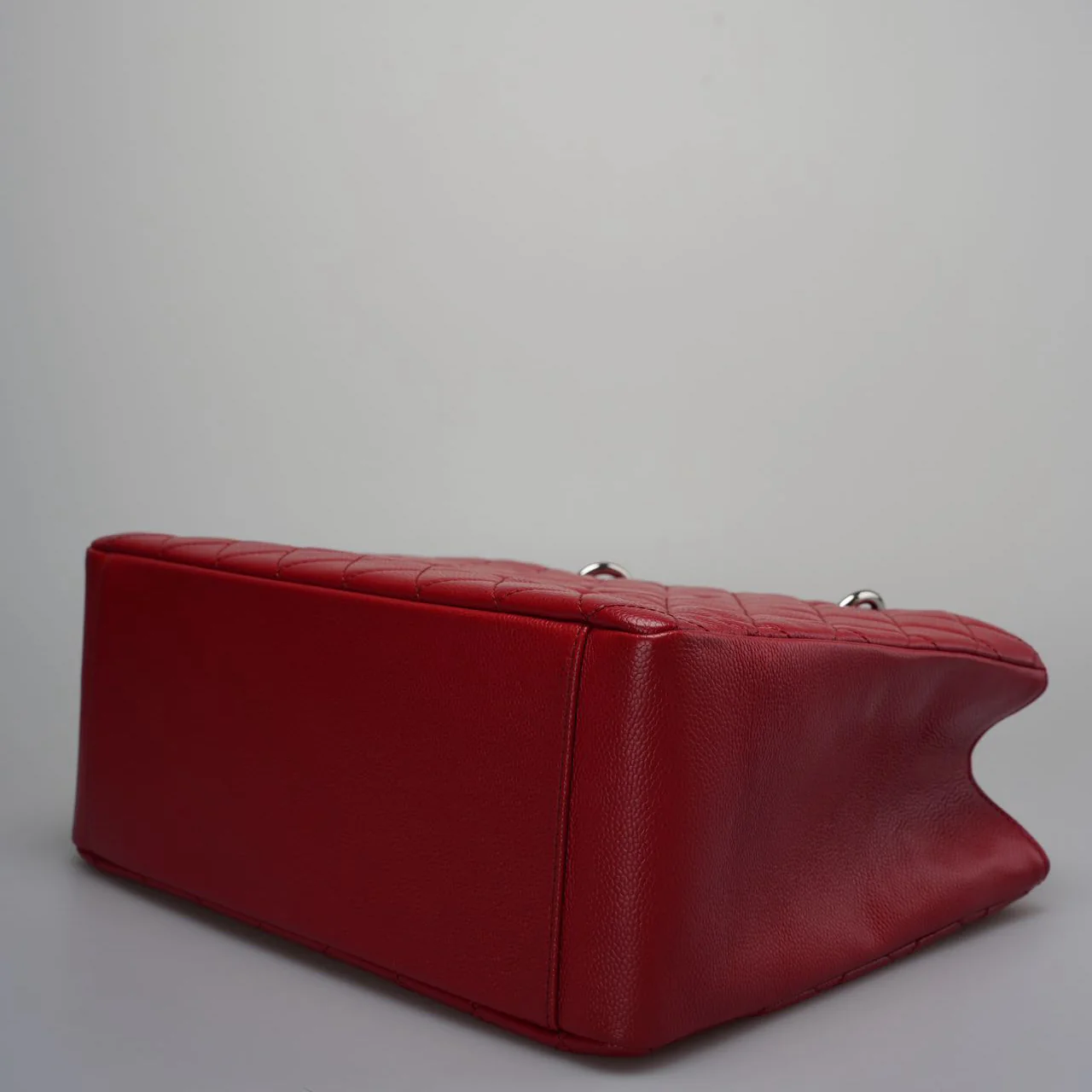 used-Chanel Grand Shopping Tote Red GST Bag in Caviar Leather with Silver Hardware Medium-MILOURA